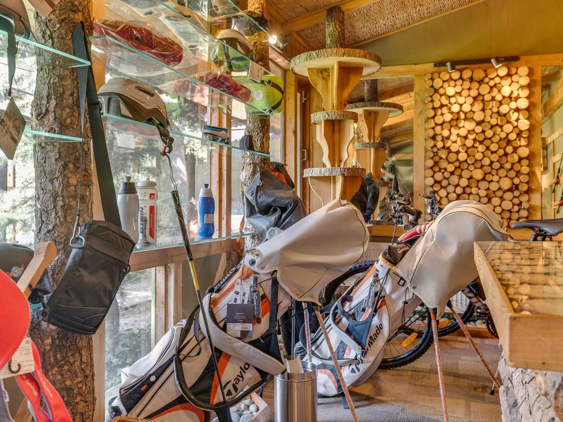 Shopping Area in Pahalgam Hotel