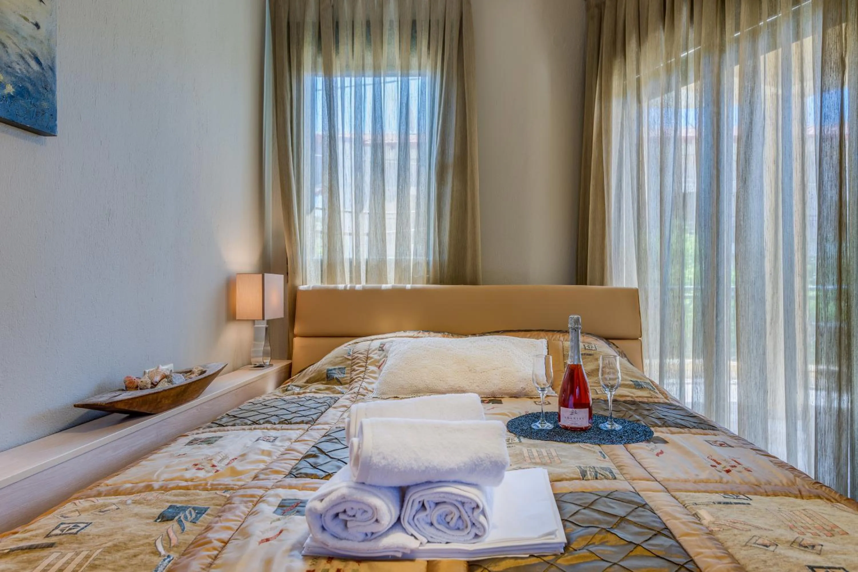 Bedroom, Bed in Toroni Blue