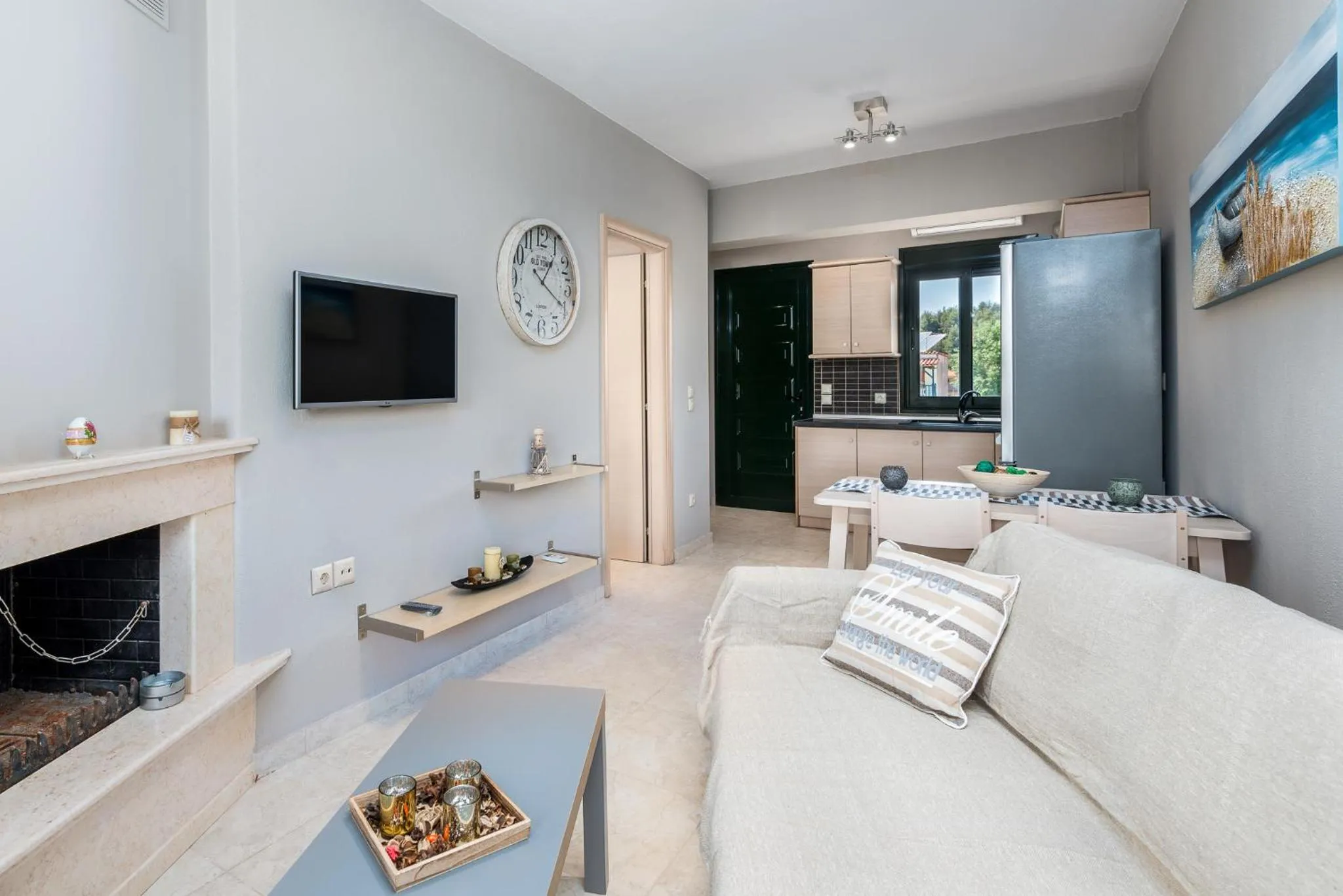 Kitchen or kitchenette in Toroni Blue