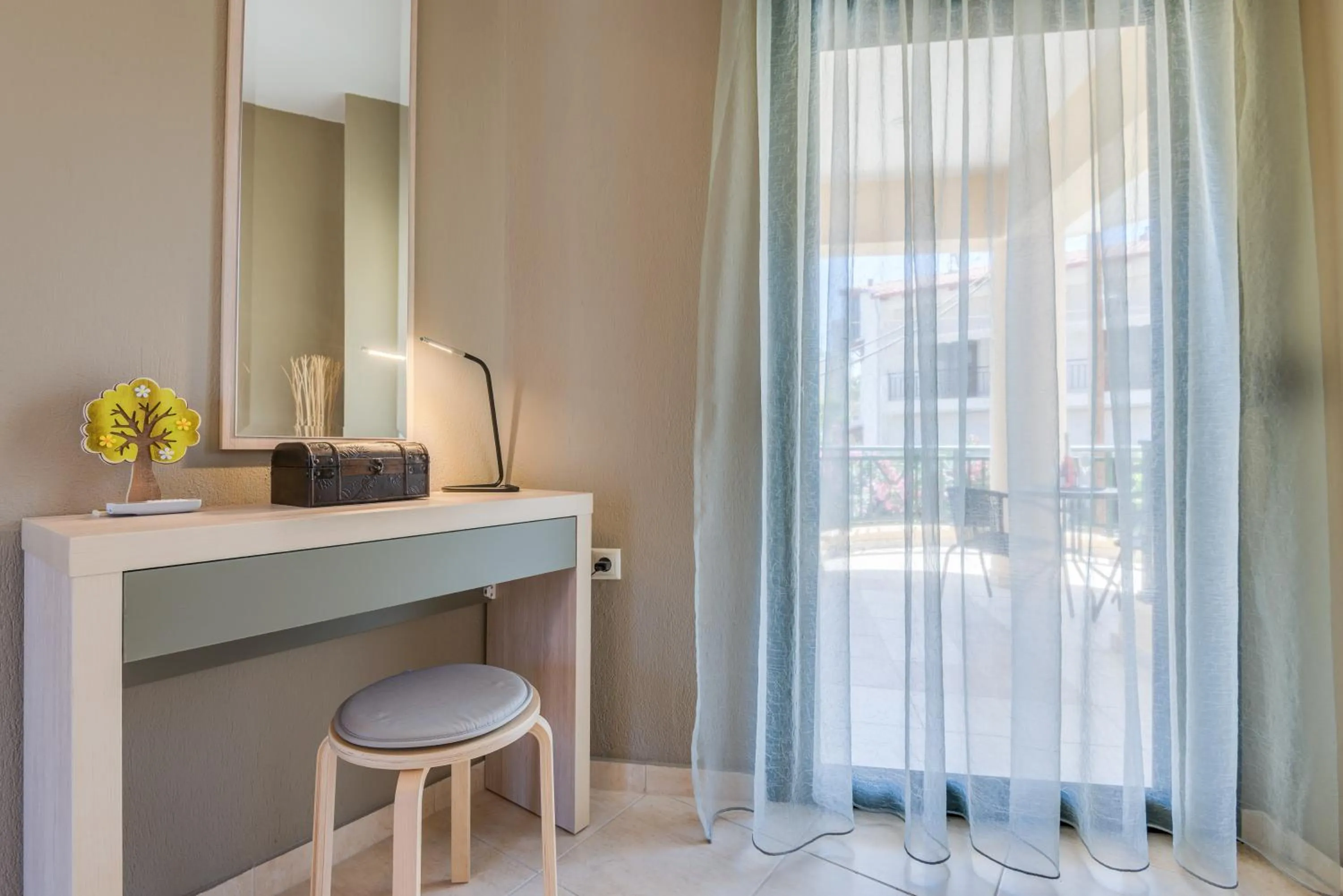 Decorative detail, Bed in Toroni Blue