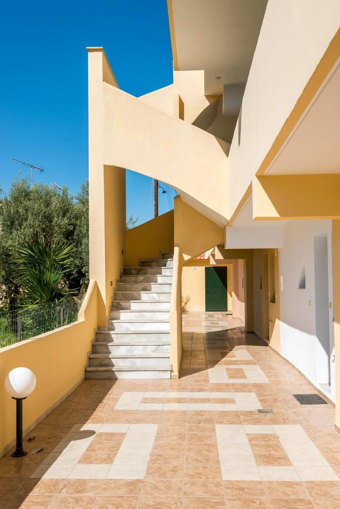 Facade/entrance in Toroni Blue