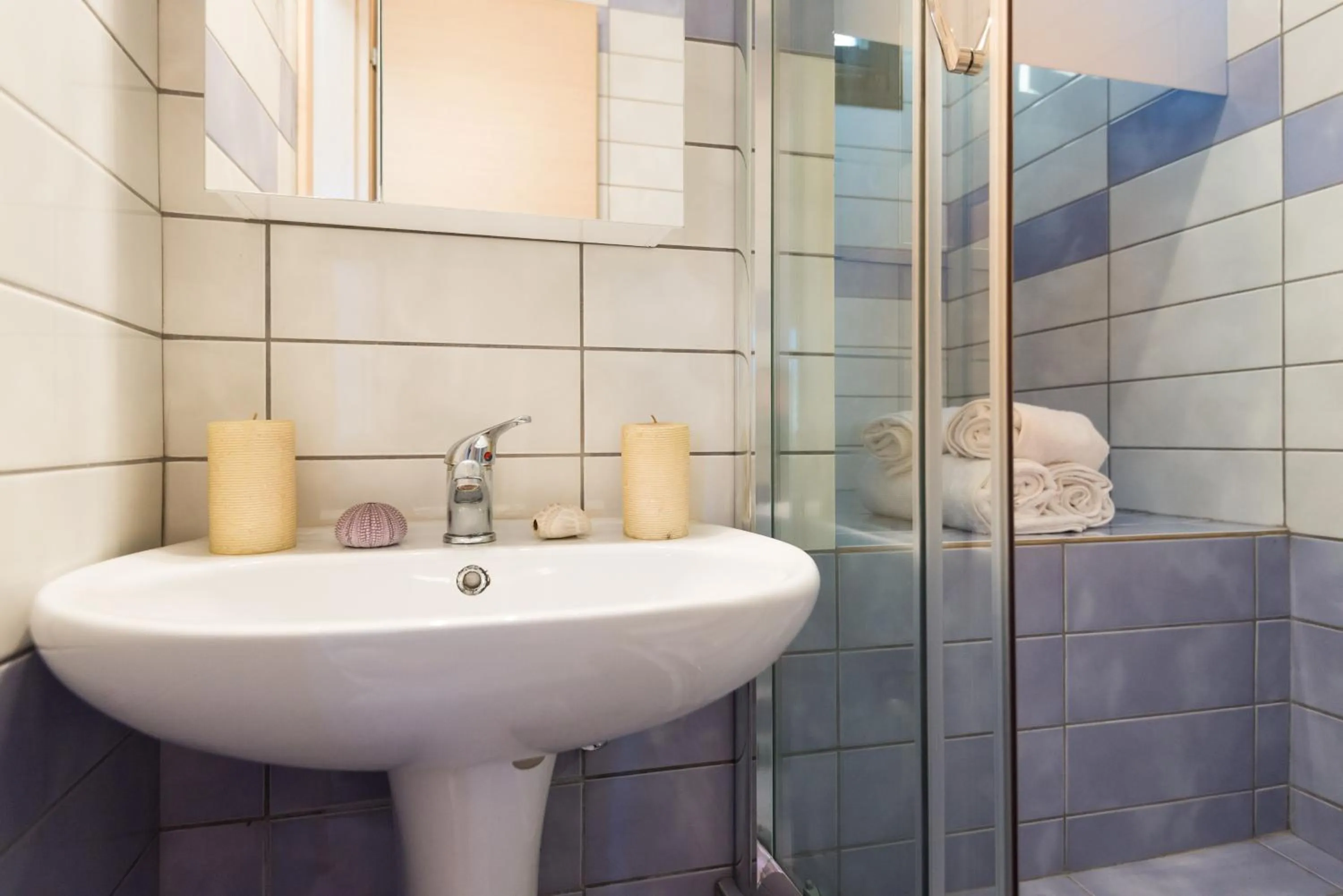 Bathroom in Toroni Blue