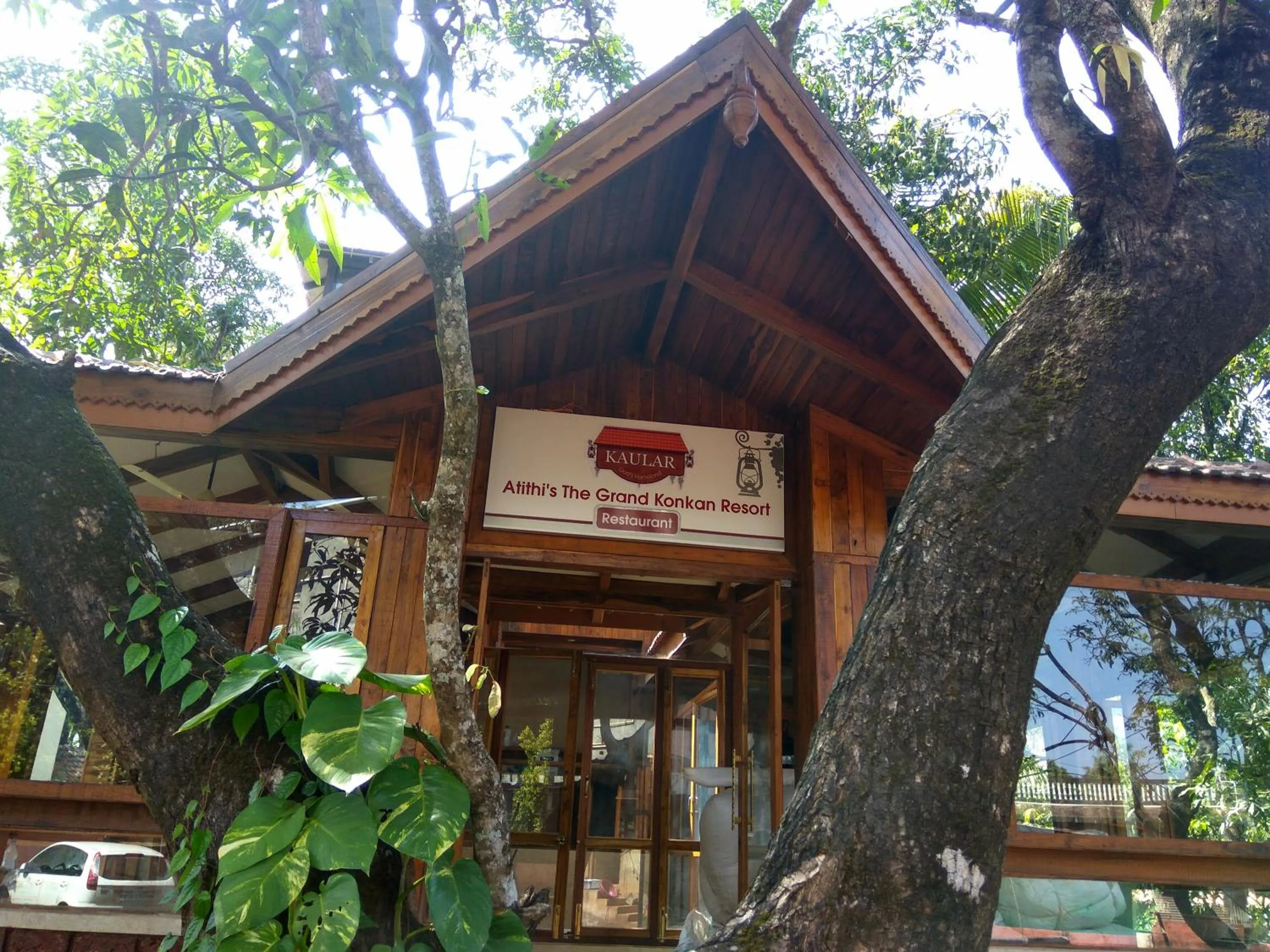 Food and drinks in Atithi Lodge