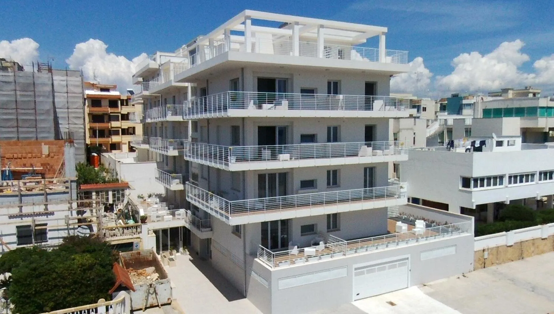 Property building in Spuma di mare