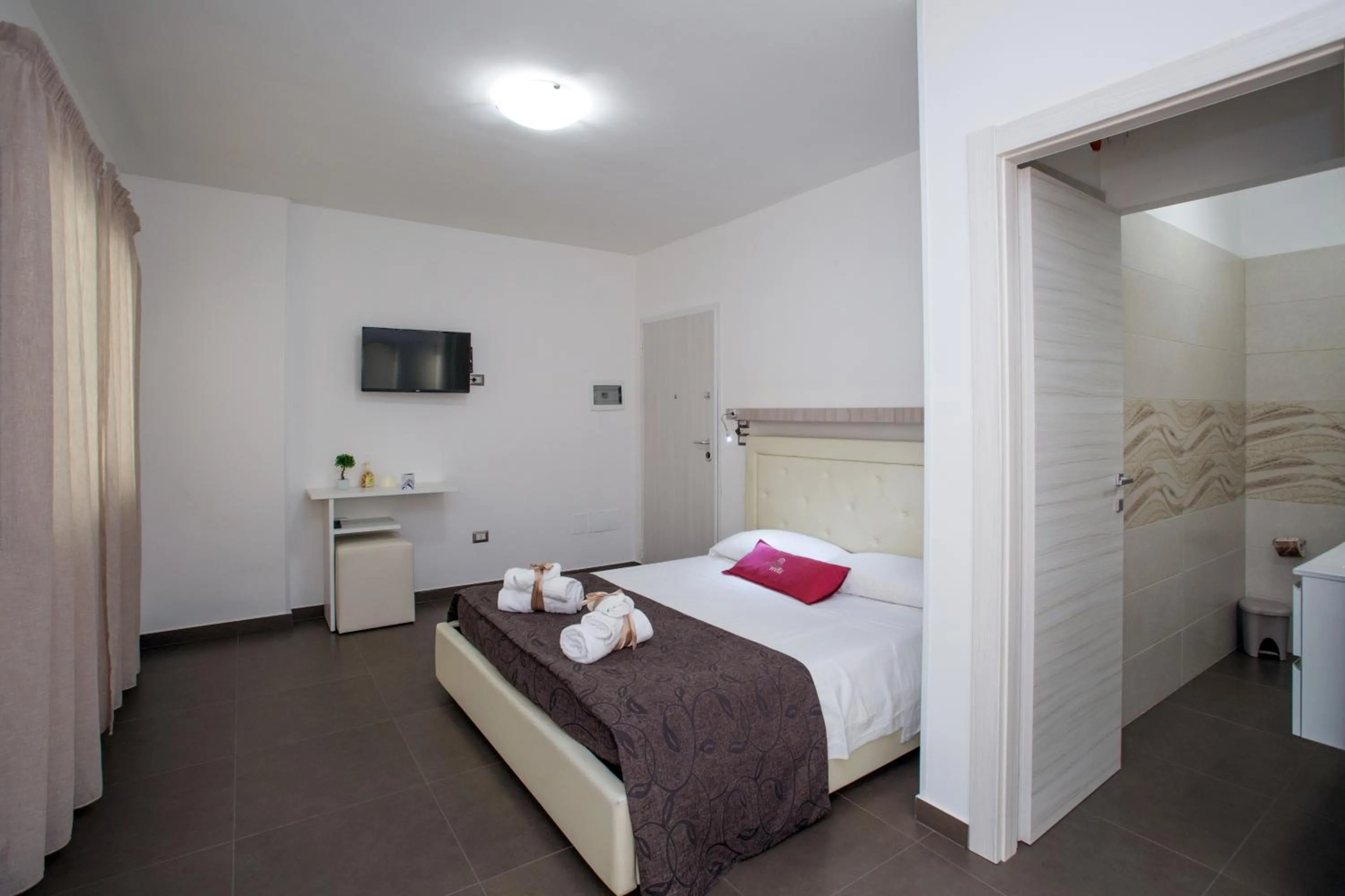 Photo of the whole room, Bed in Spuma di mare