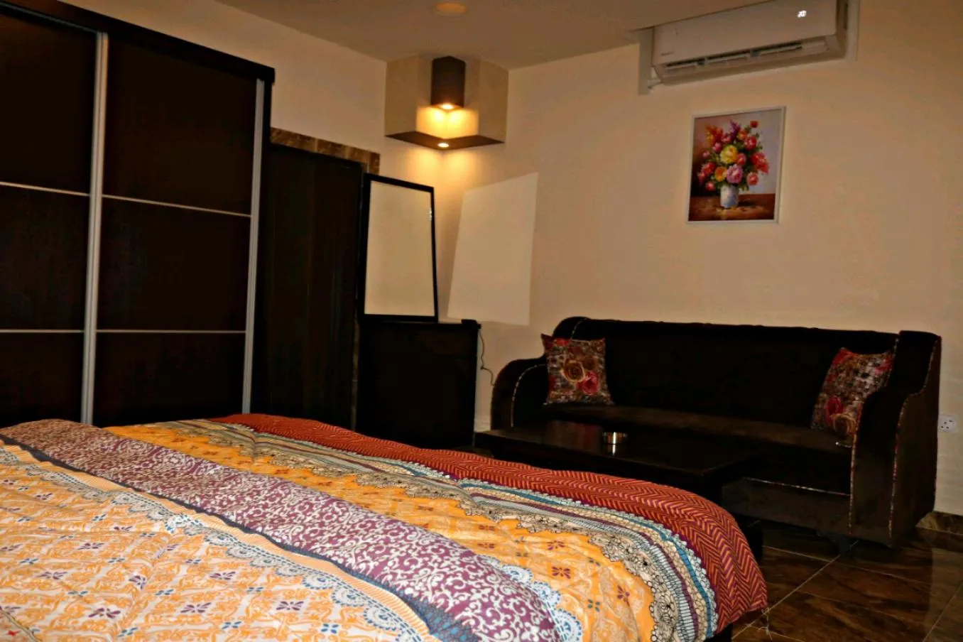 Decorative detail in Al Riyati Hotel Apartments