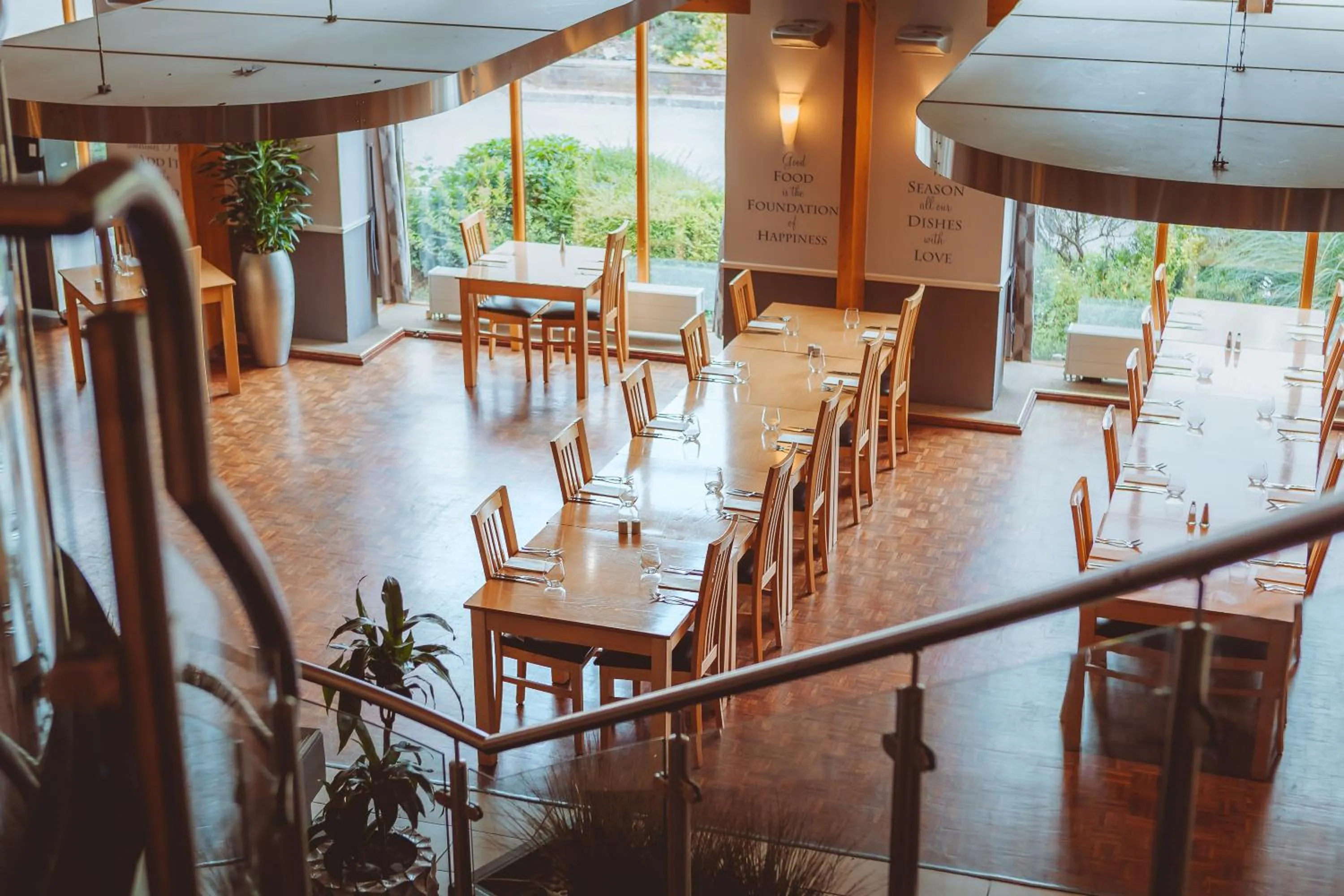 Restaurant/places to eat in Draycote Hotel And Whitefields Golf Course