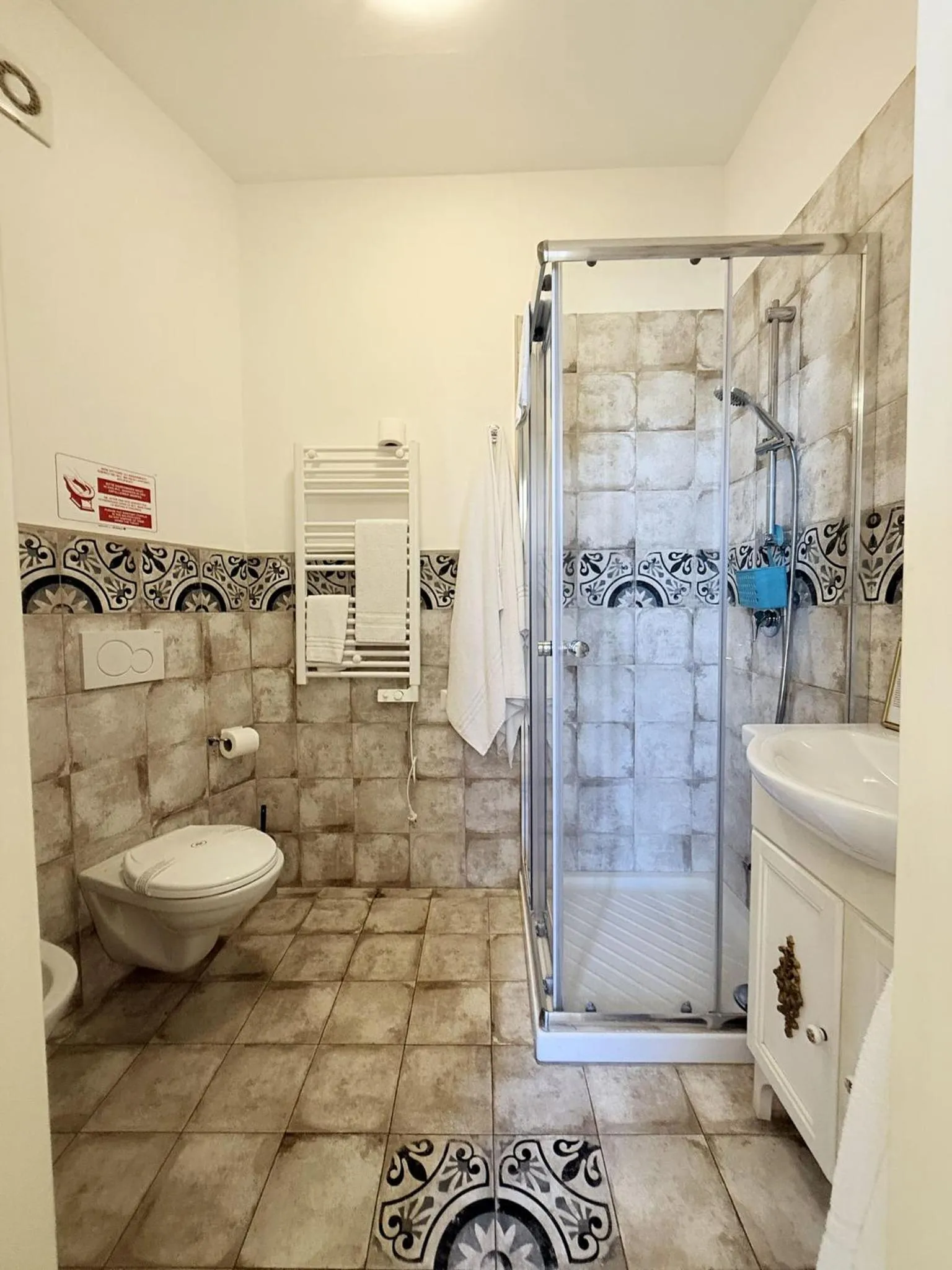 Shower in DONNA LUCREZIA b&b Boutique Hotel Style - Relax & Business stay