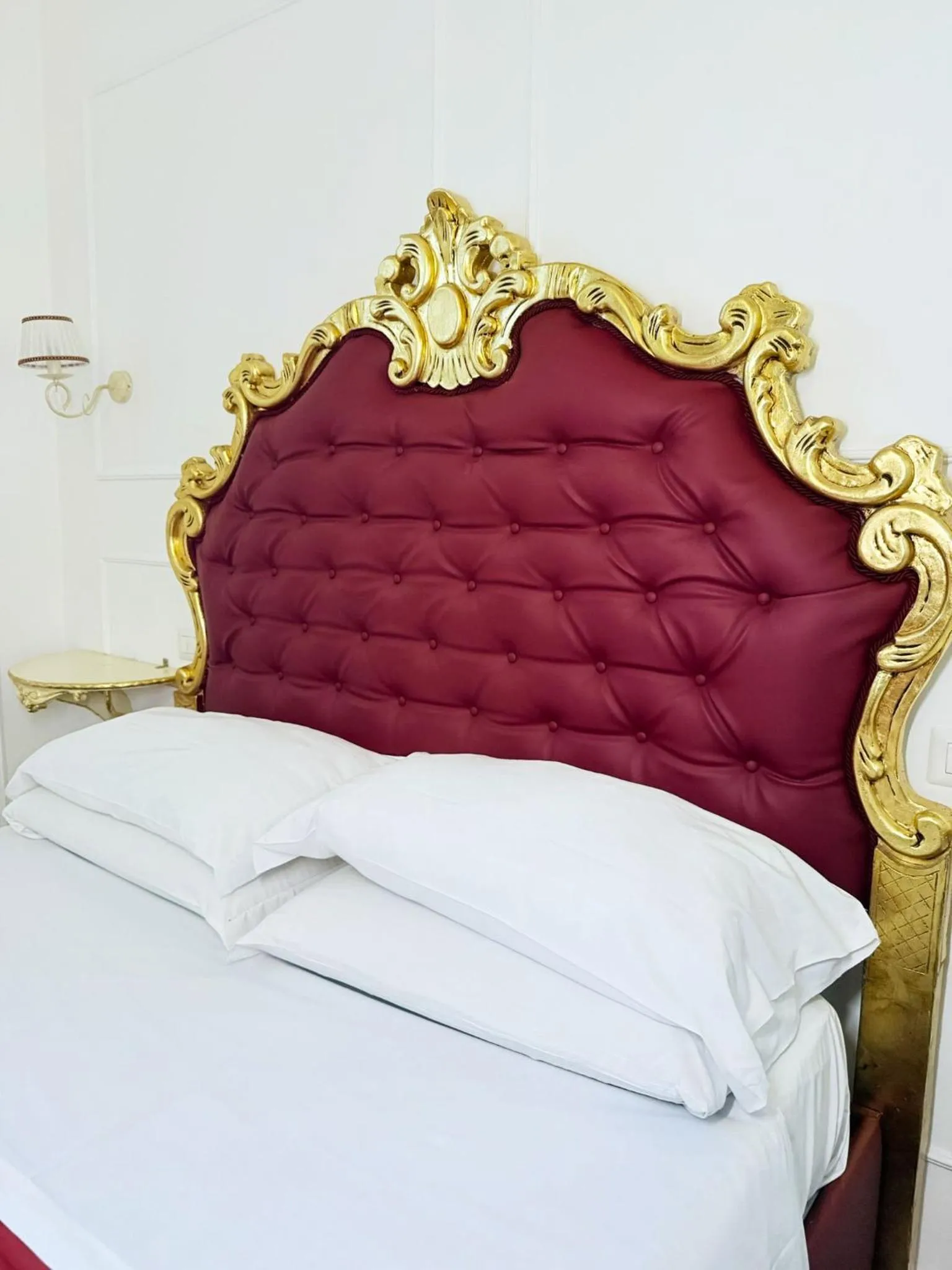 Bed in DONNA LUCREZIA b&b Boutique Hotel Style - Relax & Business stay