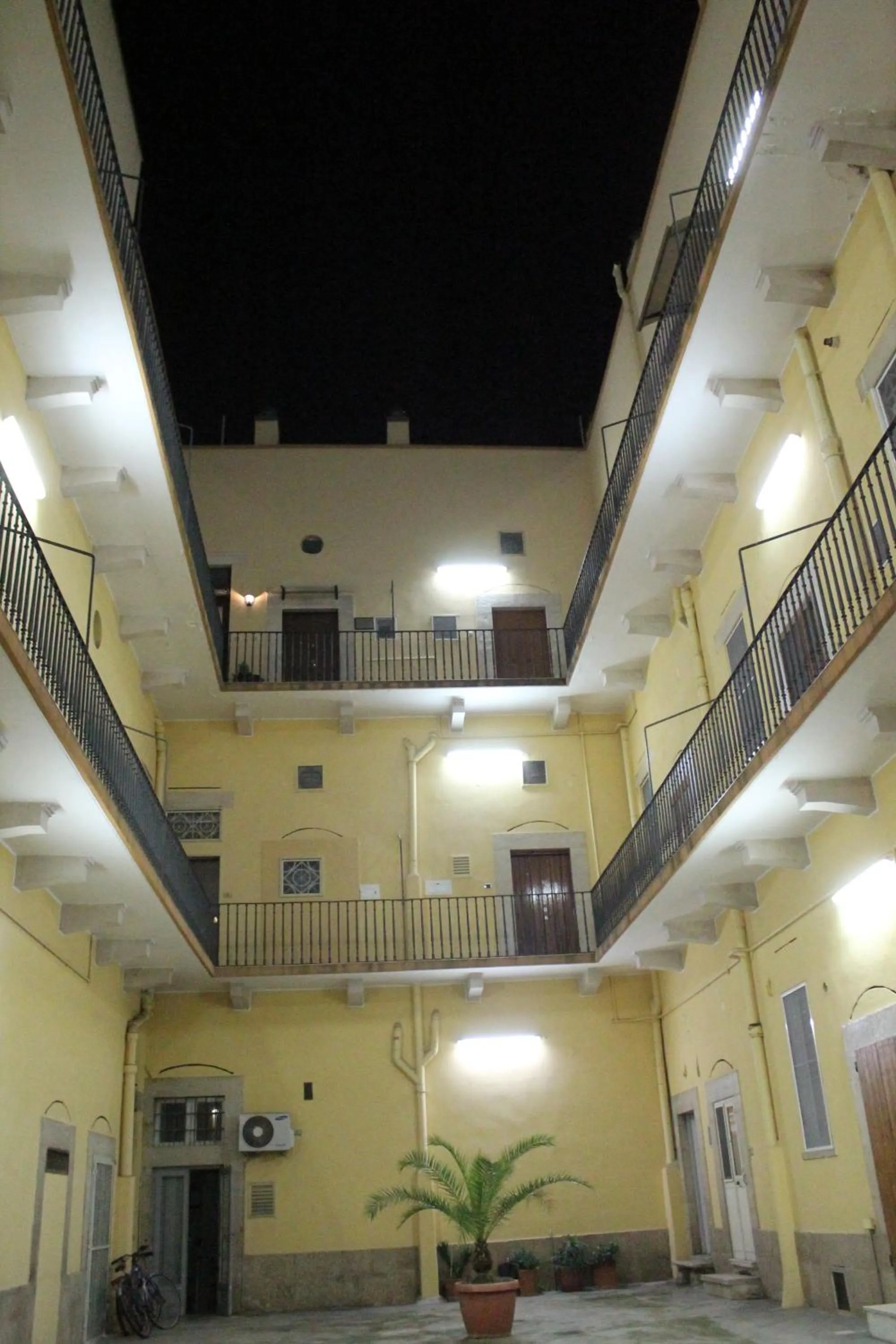 Inner courtyard view in DONNA LUCREZIA b&b Boutique Hotel Style - Relax & Business stay