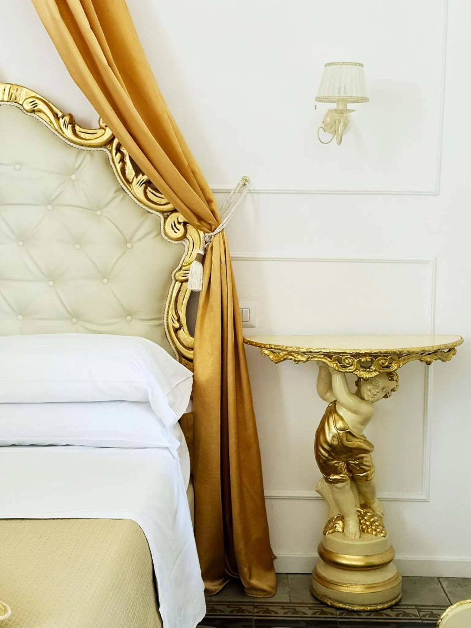 Photo of the whole room, Bed in DONNA LUCREZIA b&b Boutique Hotel Style - Relax & Business stay