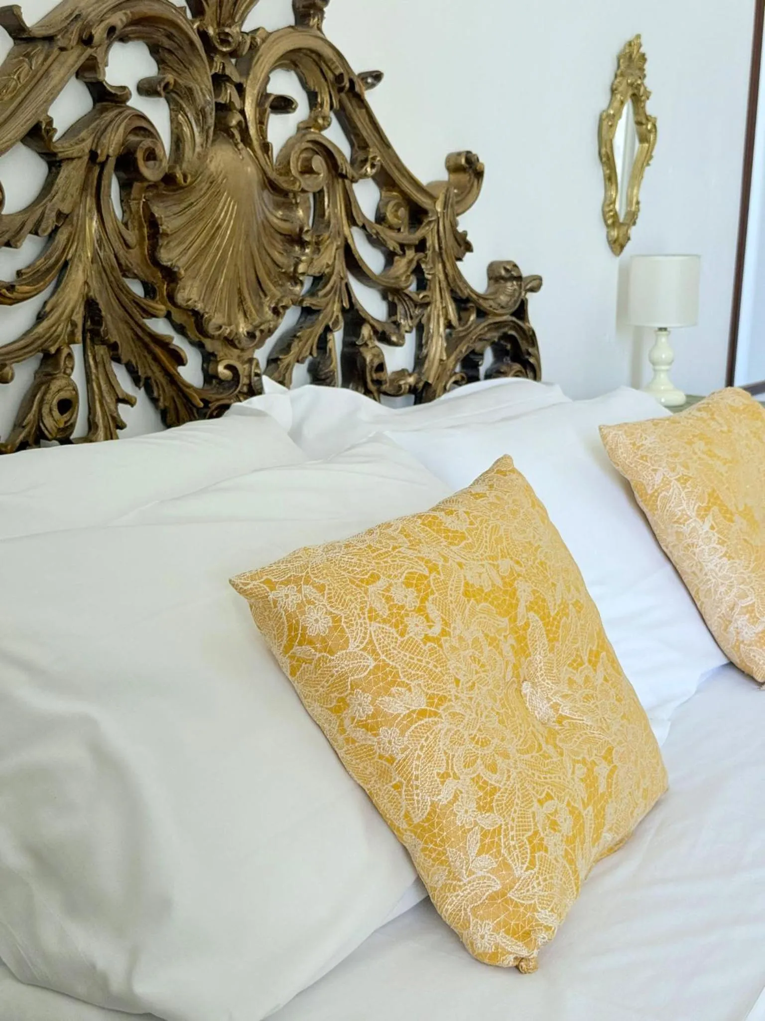 Bed in DONNA LUCREZIA b&b Boutique Hotel Style - Relax & Business stay