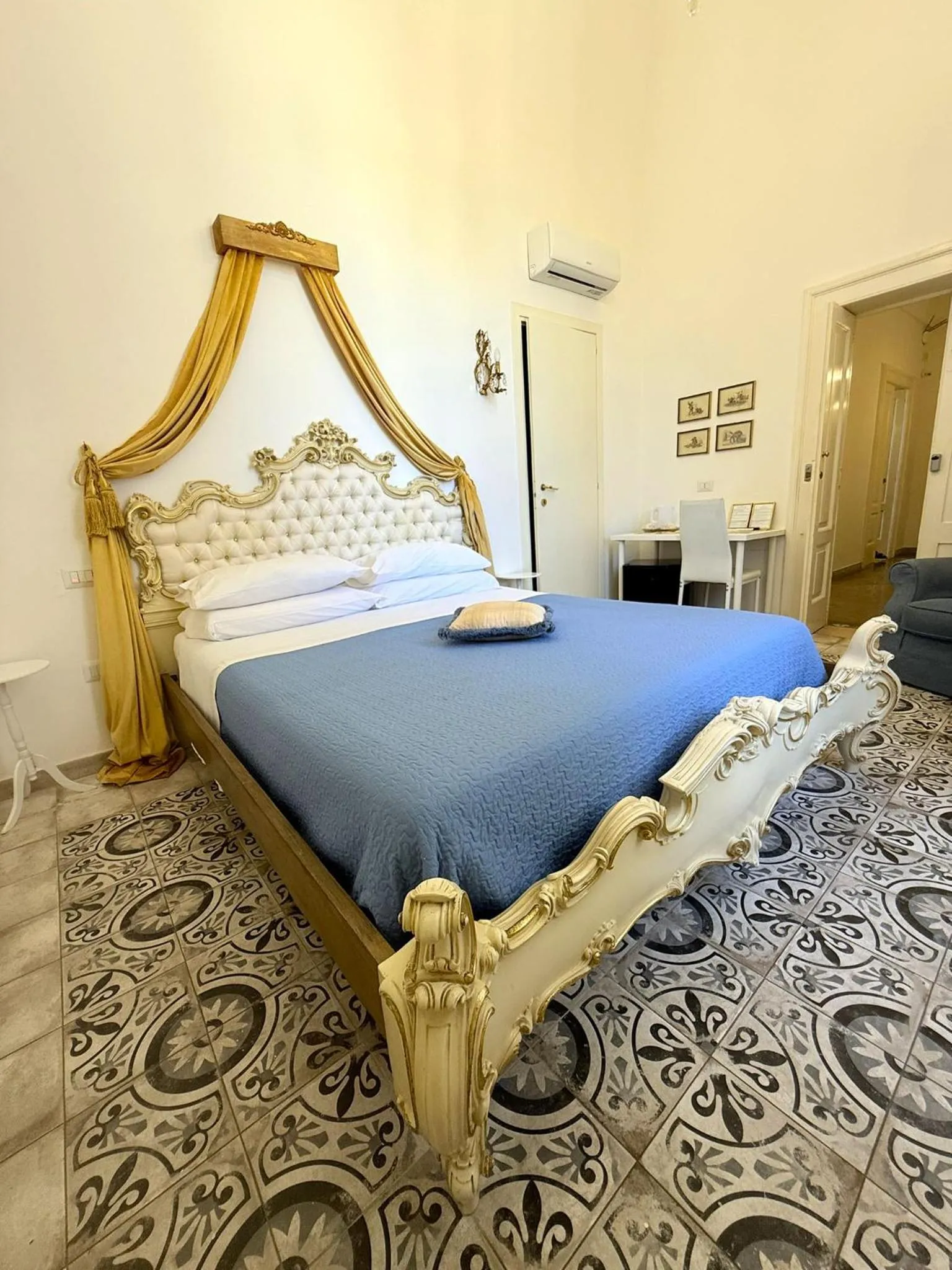 Bed in DONNA LUCREZIA b&b Boutique Hotel Style - Relax & Business stay