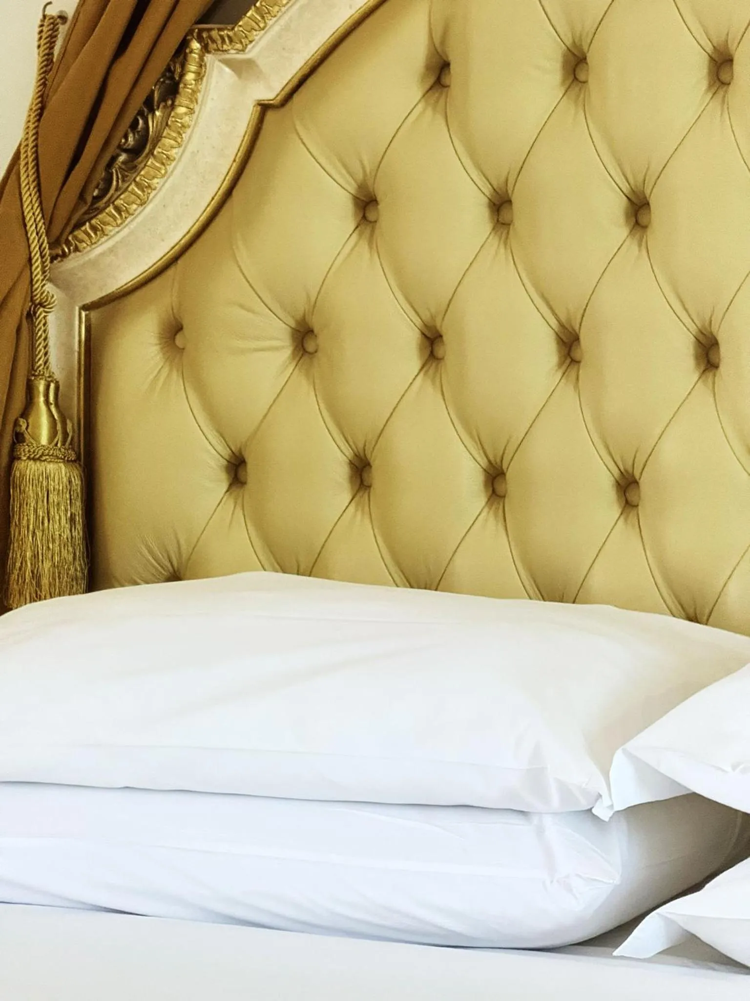 Bed in DONNA LUCREZIA b&b Boutique Hotel Style - Relax & Business stay