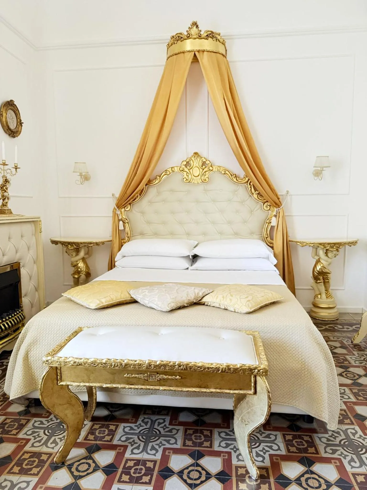 Bed in DONNA LUCREZIA b&b Boutique Hotel Style - Relax & Business stay
