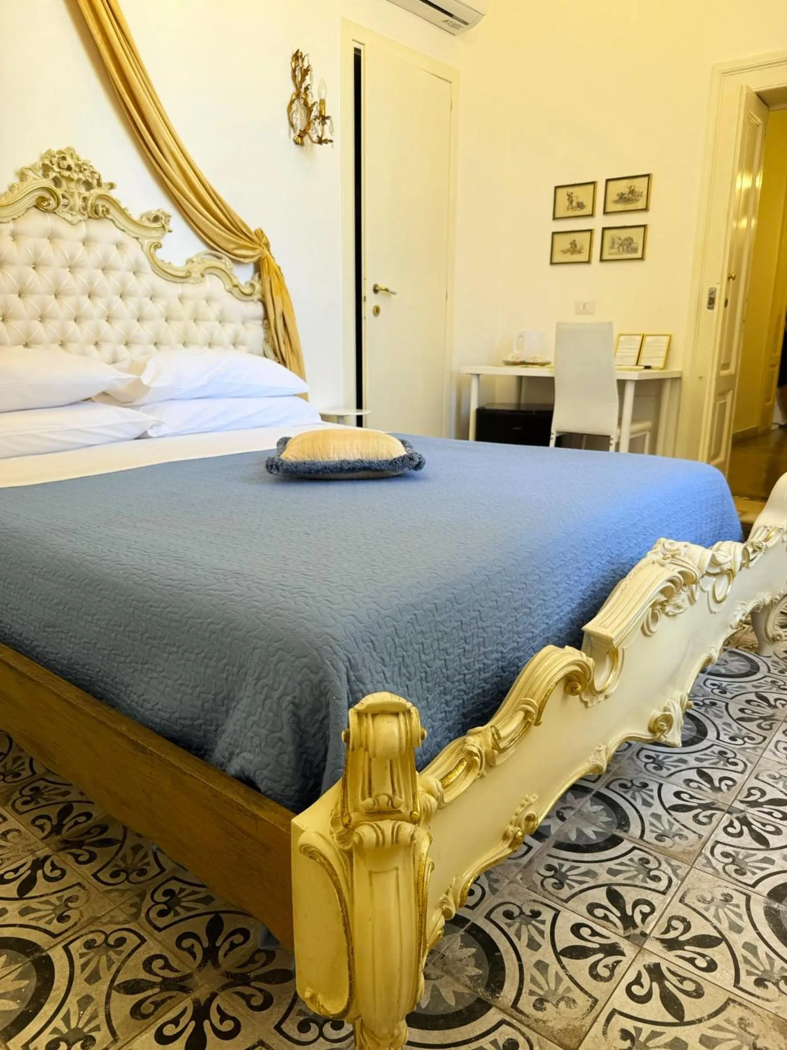 Bed in DONNA LUCREZIA b&b Boutique Hotel Style - Relax & Business stay