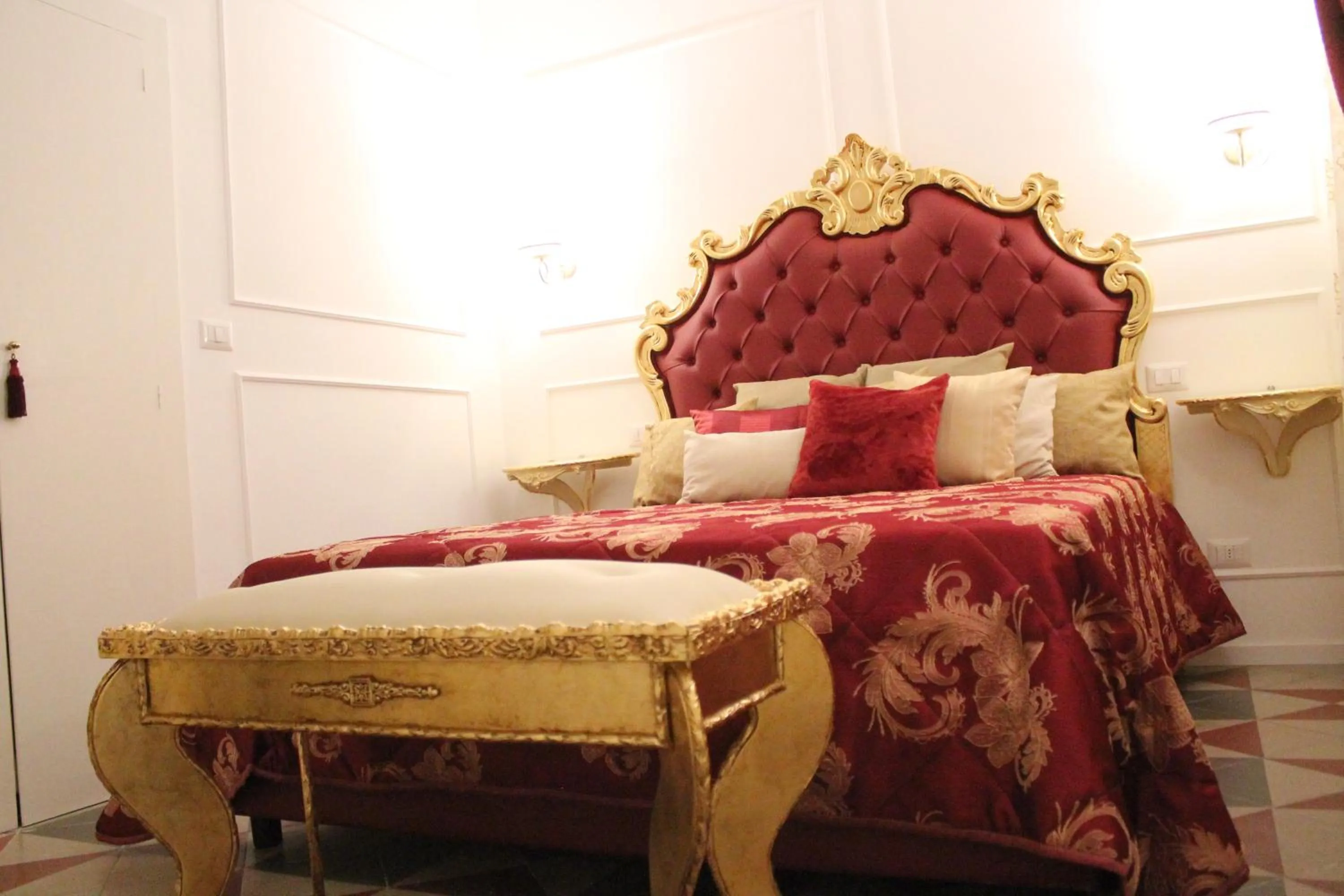 Bed in DONNA LUCREZIA b&b Boutique Hotel Style - Relax & Business stay