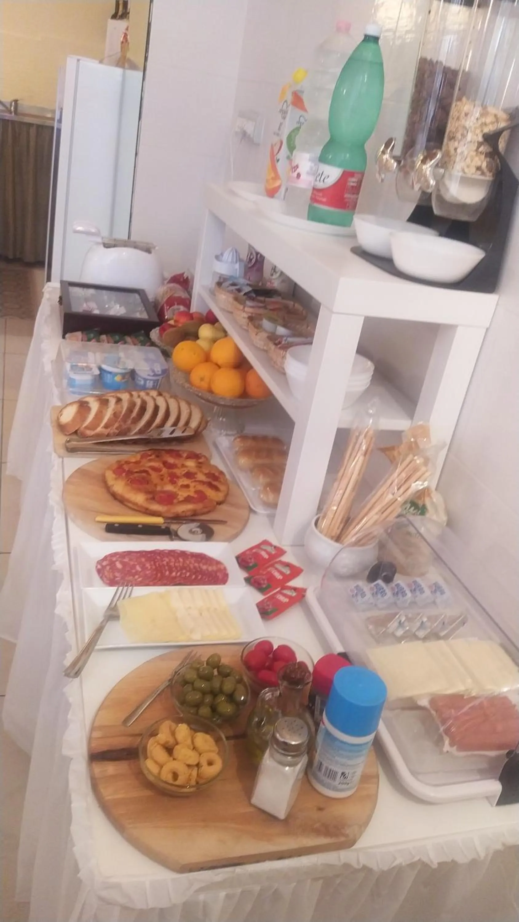 Food and drinks in DONNA LUCREZIA b&b Boutique Hotel Style - Relax & Business stay