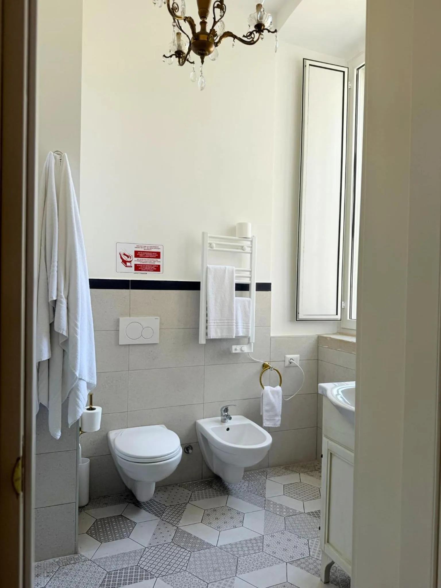 Toilet in DONNA LUCREZIA b&b Boutique Hotel Style - Relax & Business stay