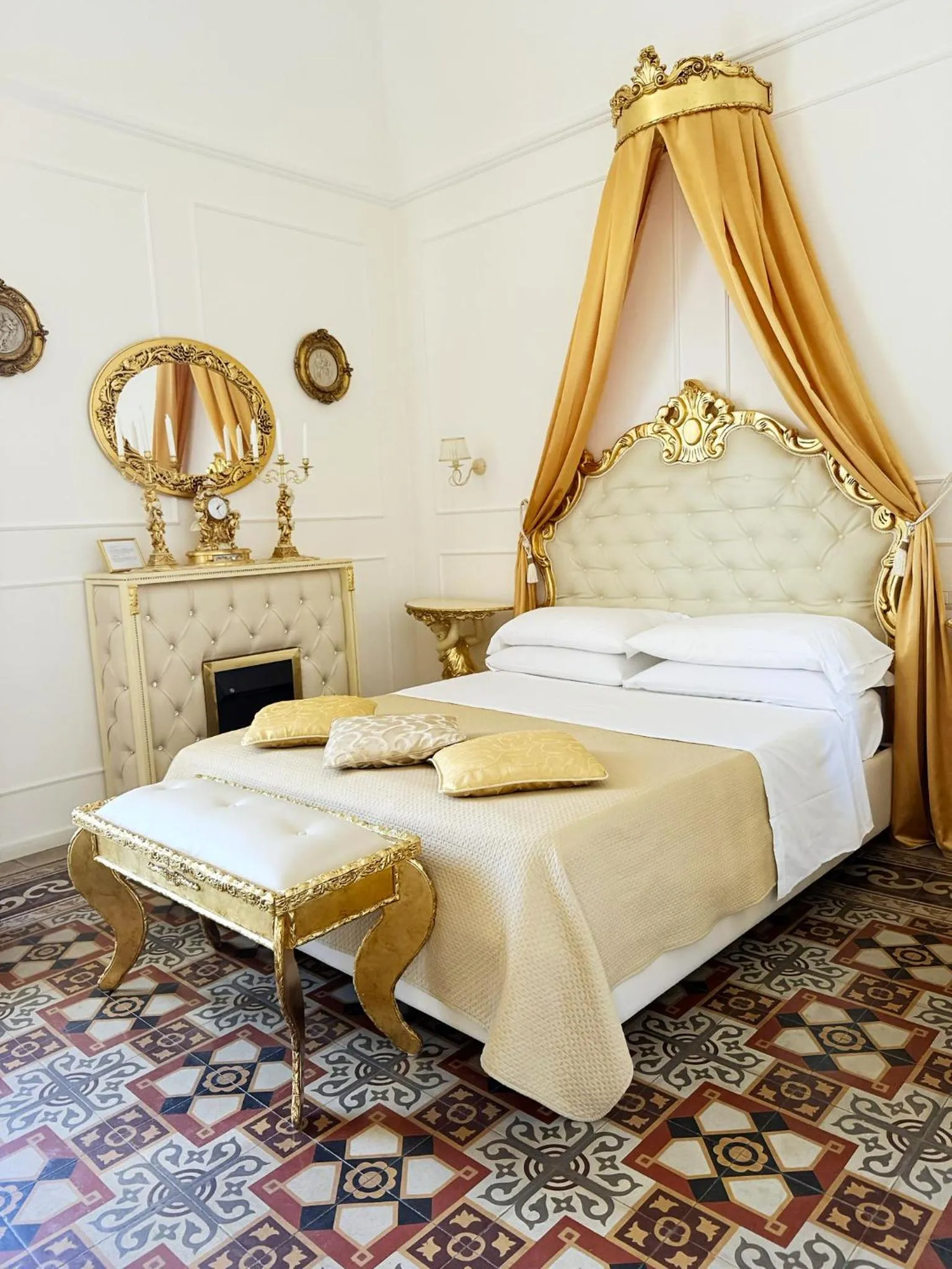 Bed in DONNA LUCREZIA b&b Boutique Hotel Style - Relax & Business stay
