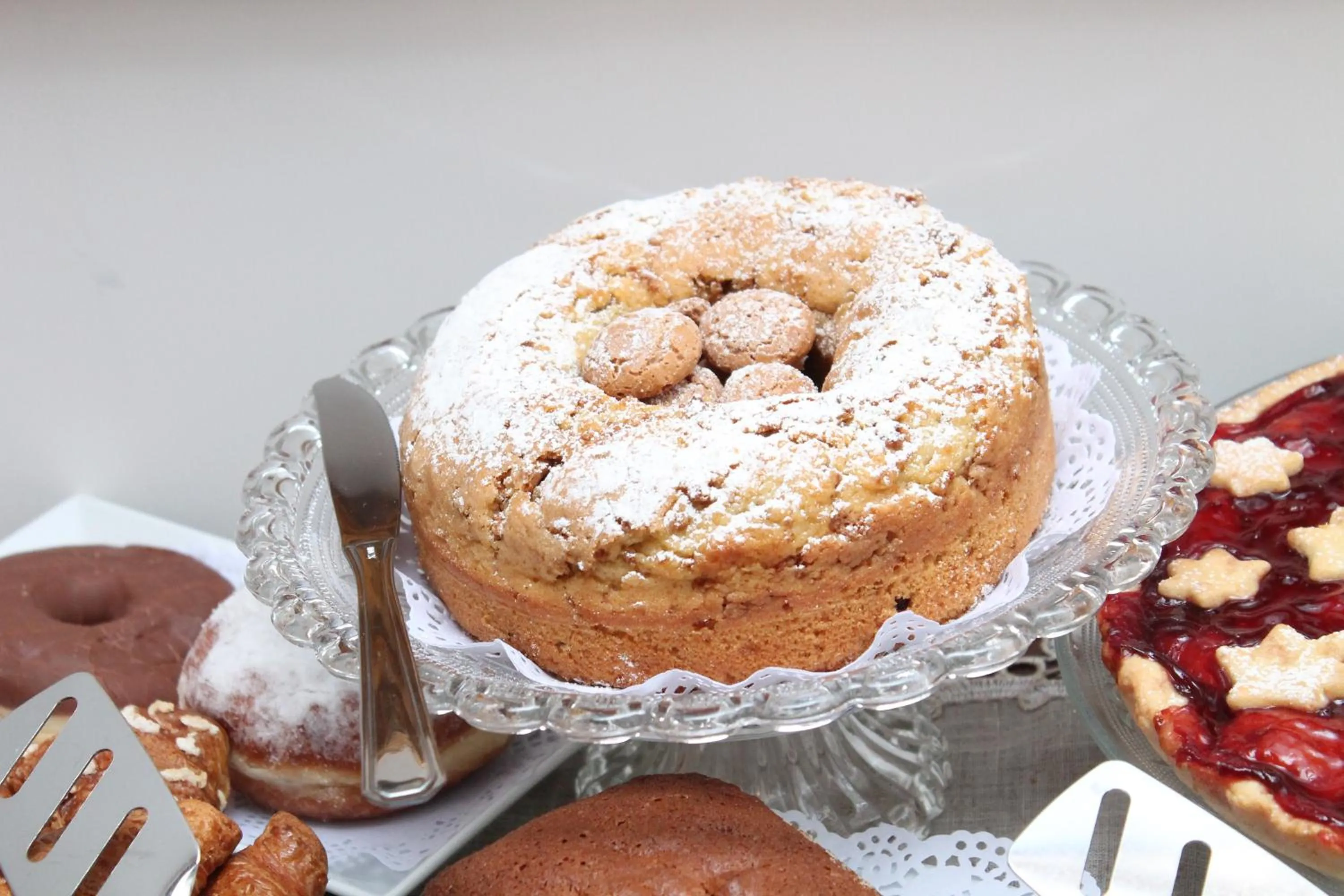 Food and drinks in DONNA LUCREZIA b&b Boutique Hotel Style - Relax & Business stay