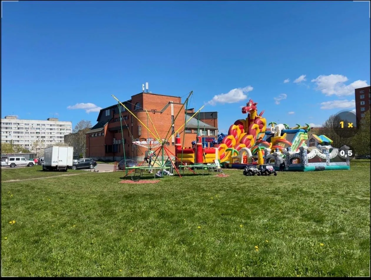Communal lounge/ TV room in Narva Kangelaste 2 Apartments