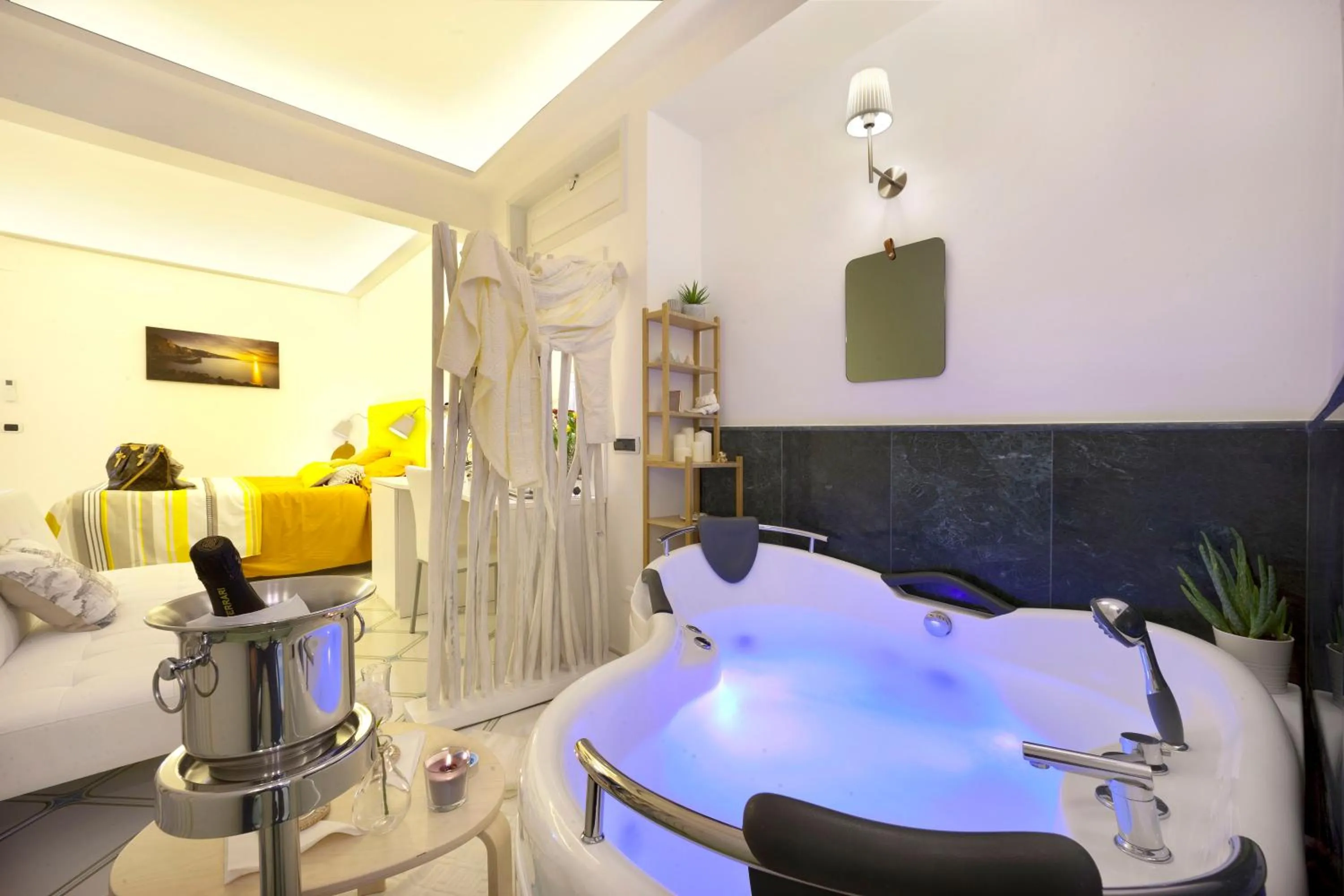 Staff, Bed in B&B Sorrento Central