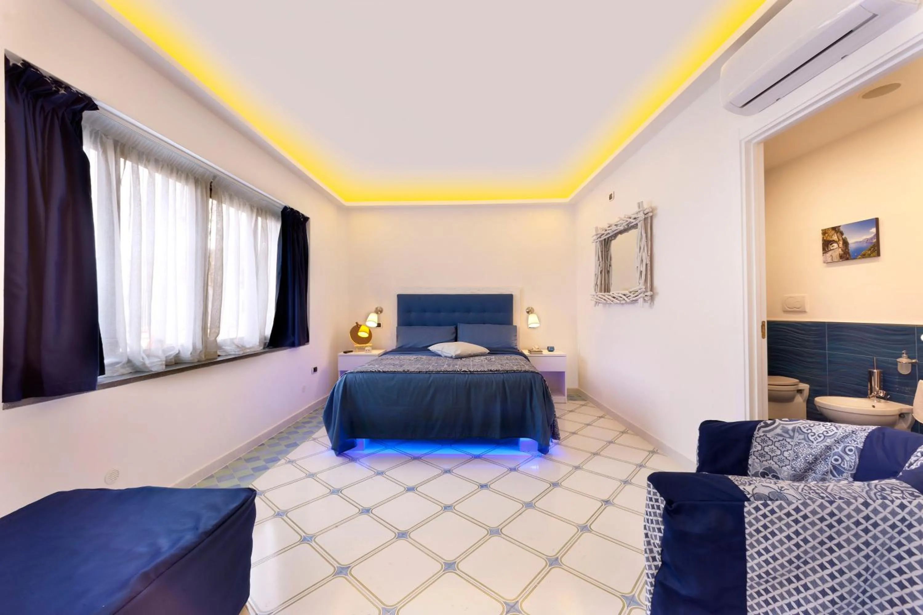 Spring, Bed in B&B Sorrento Central