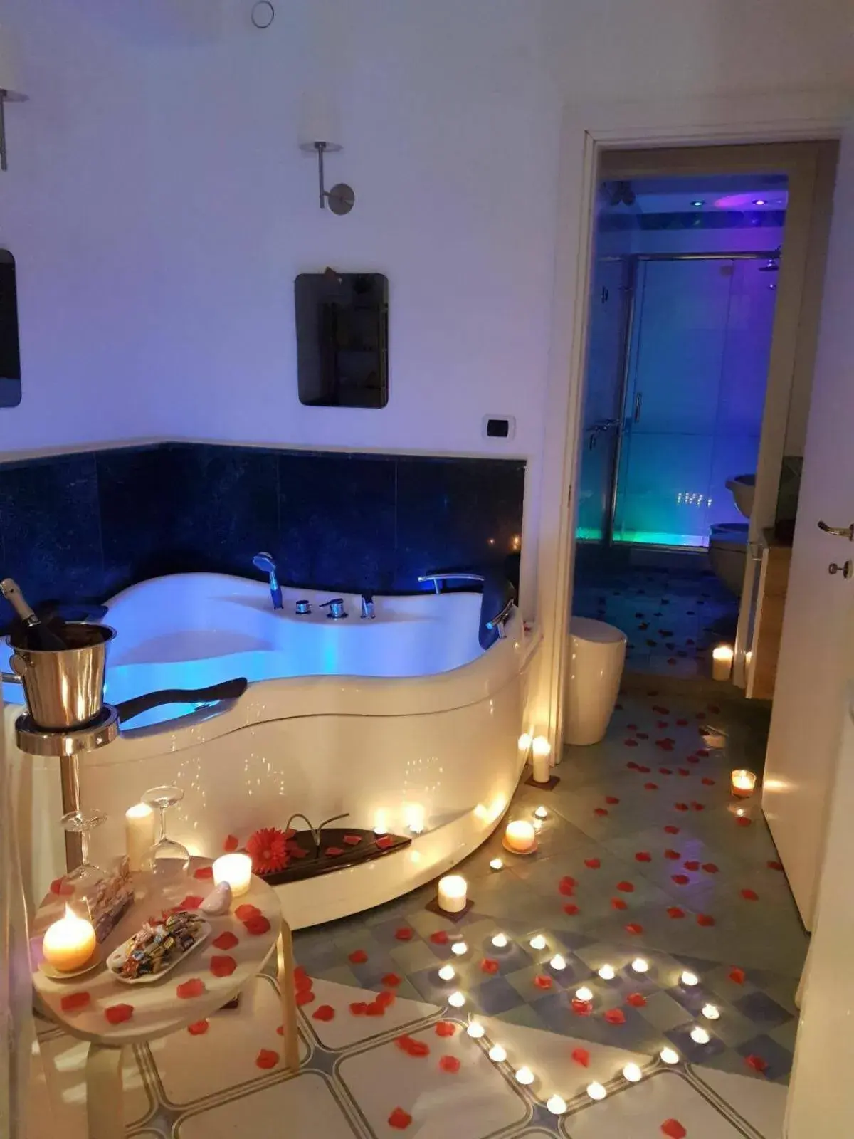 Junior Suite with Hot Tub in B&B Sorrento Central Junior Suite with Hot Tub in B&B Sorrento Central