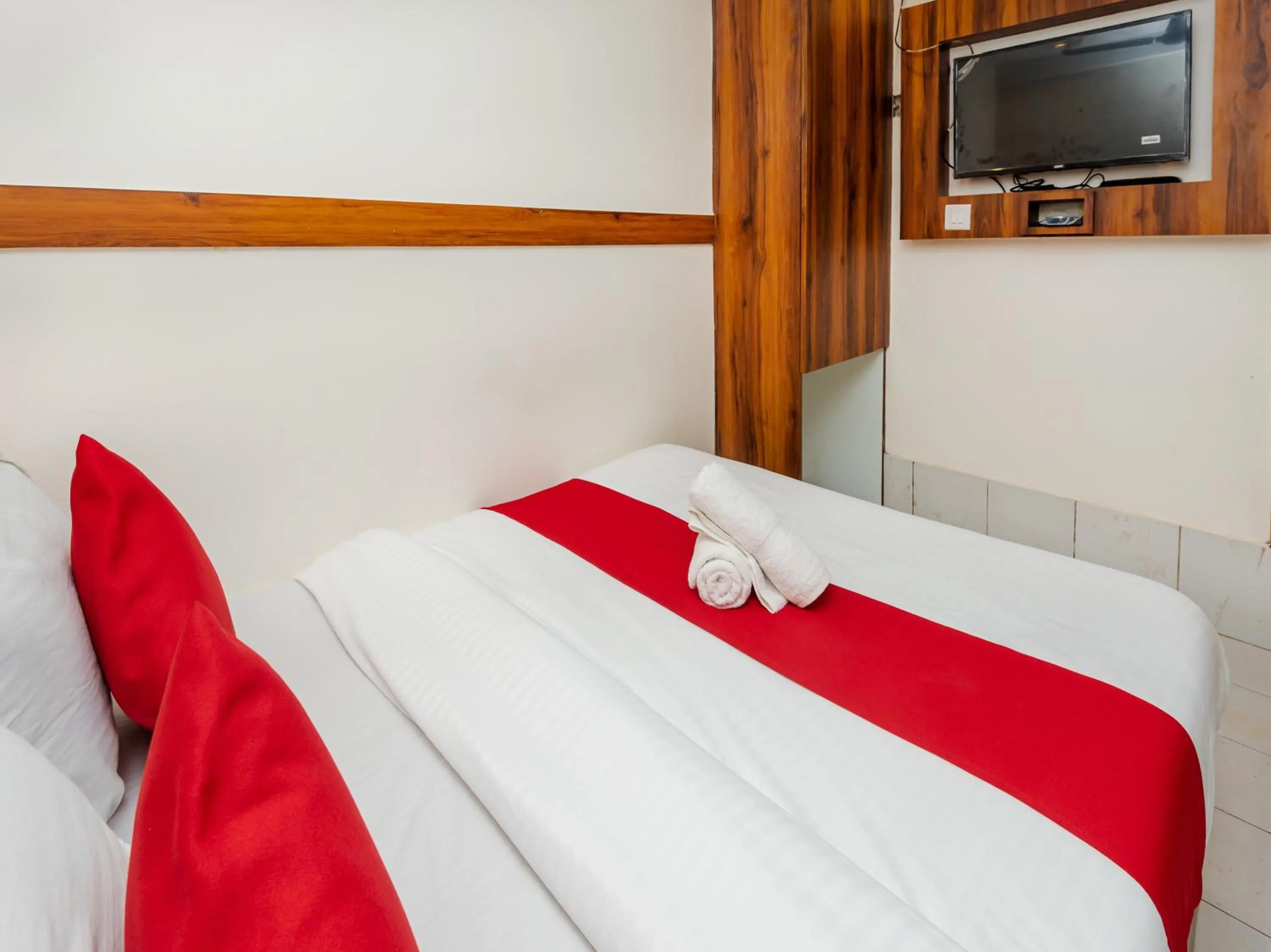 Communal lounge/ TV room, Bed in Hotel KGN Near CST Railway Station Mumbai and Haj House Mumbai Near Crawford Market Mumbai