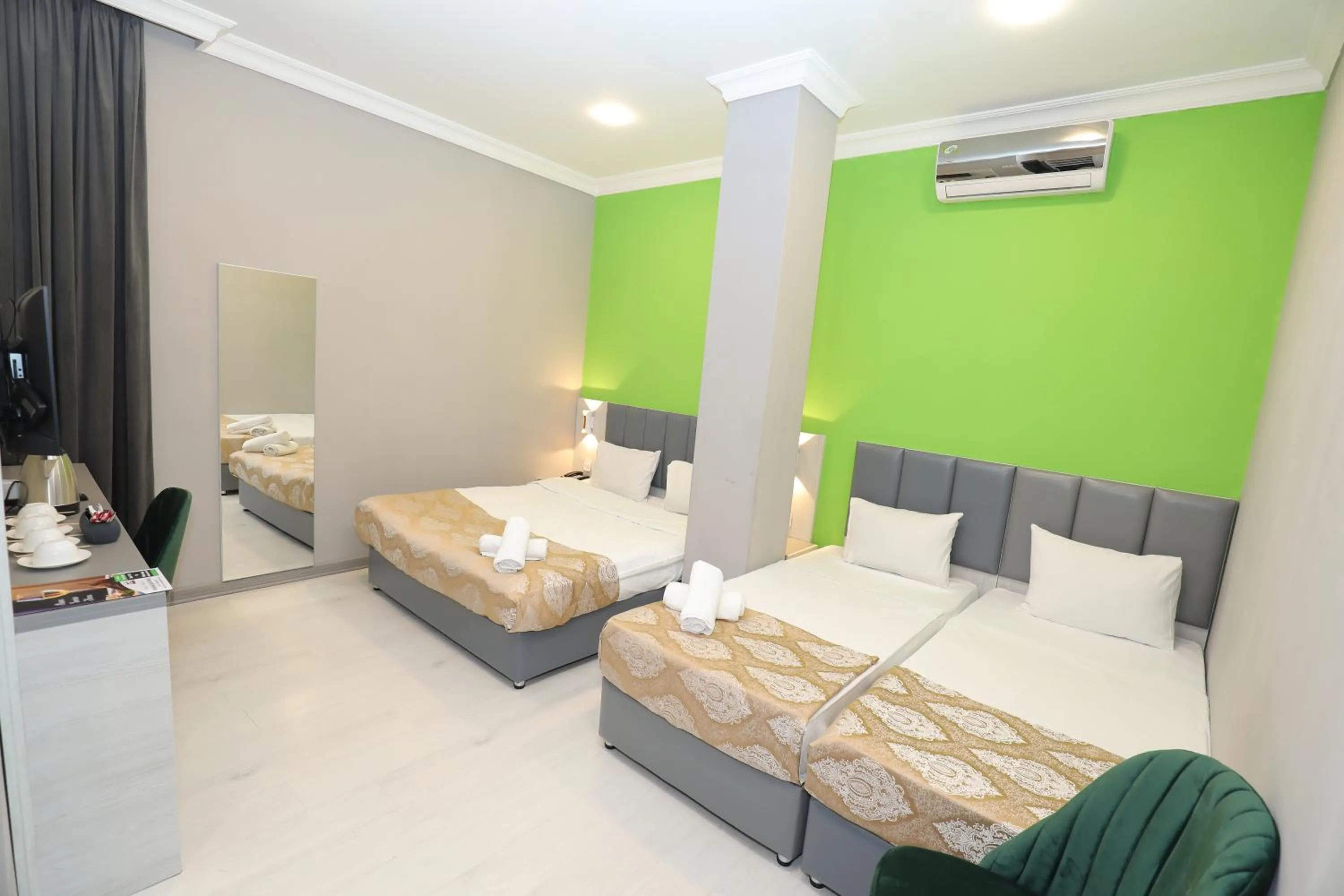 Bedroom, Bed in Istanbul Gold Hotel Baku