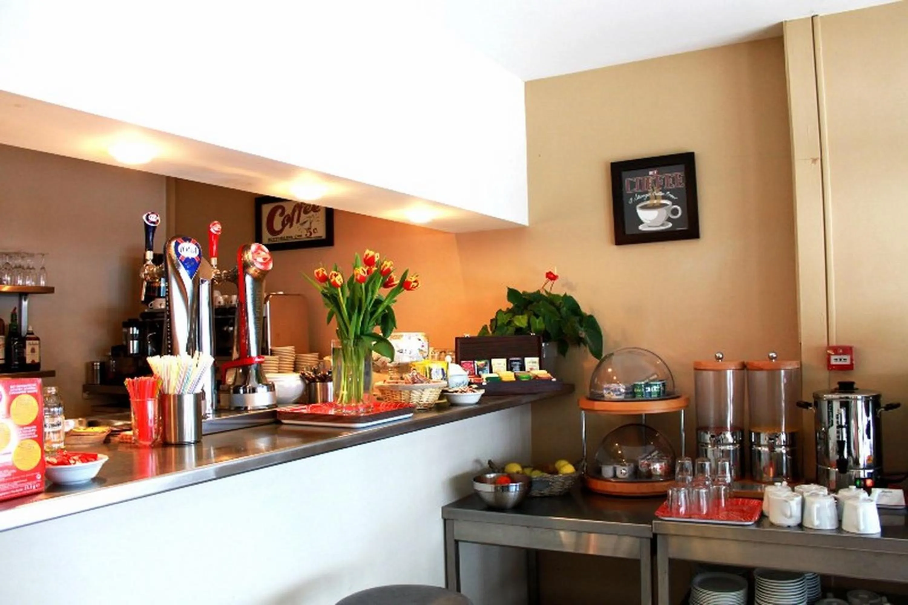 Buffet breakfast in Hôtel Le Richiardi