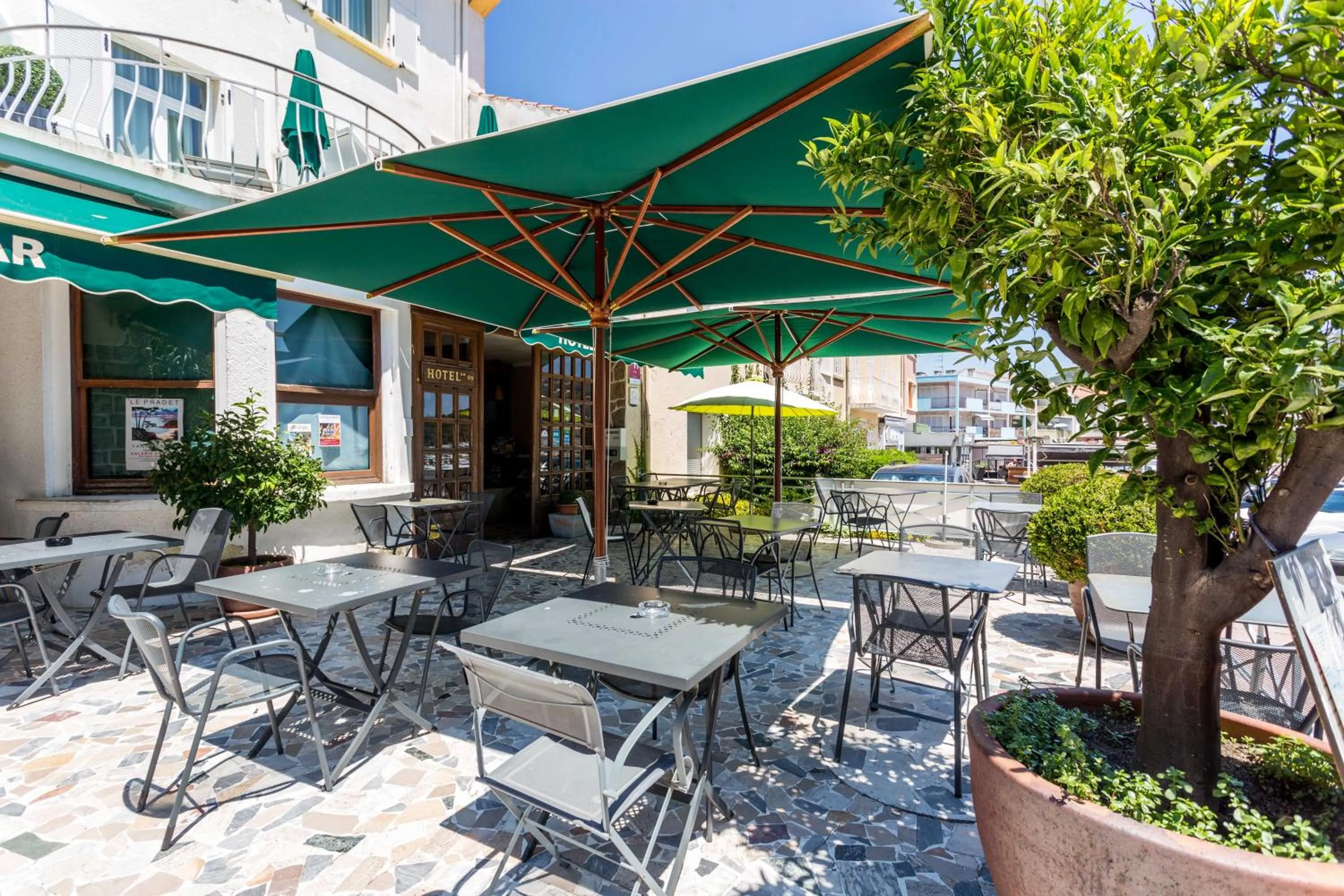 Facade/entrance in Hôtel Le Richiardi