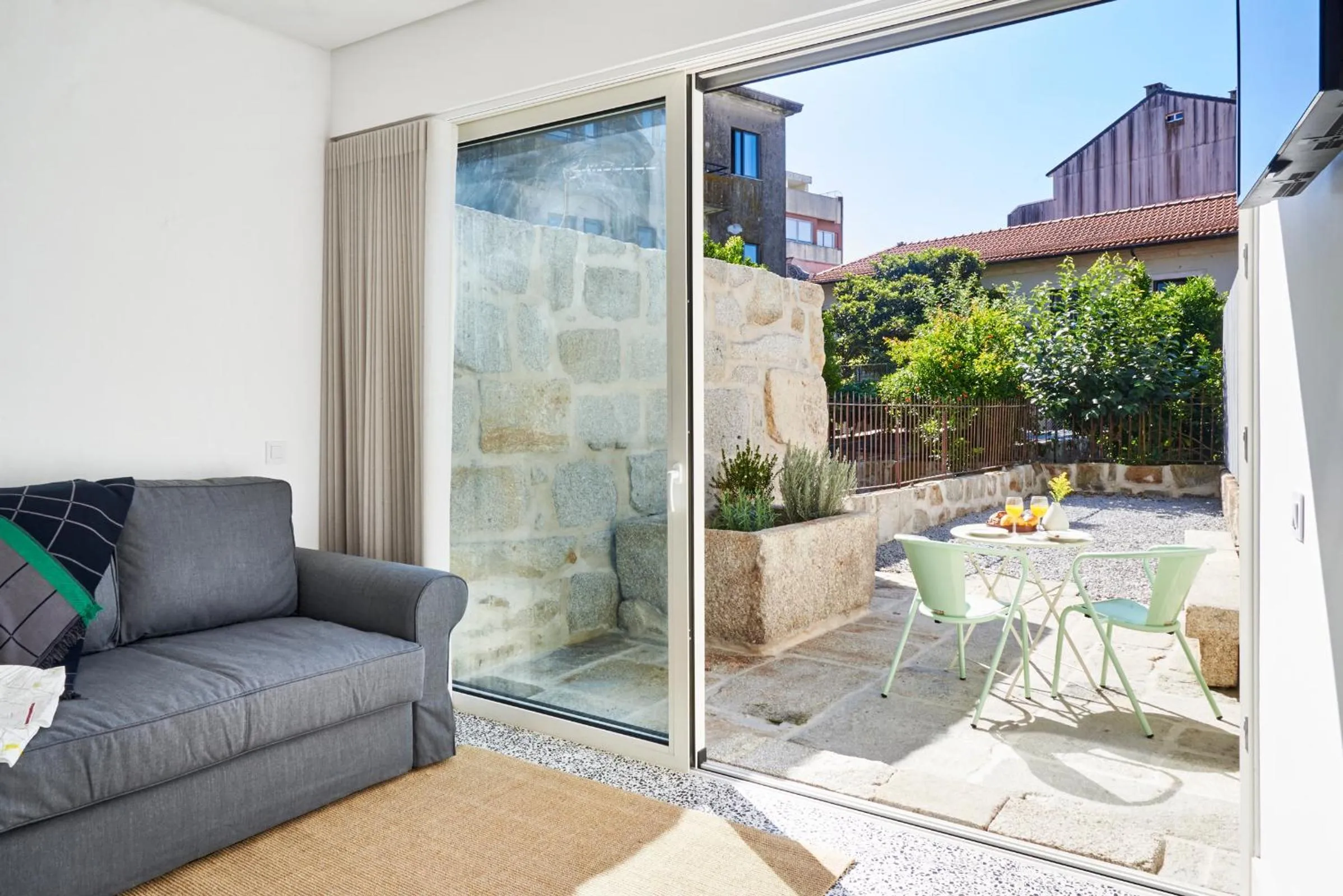 Spring in Pause Apartments