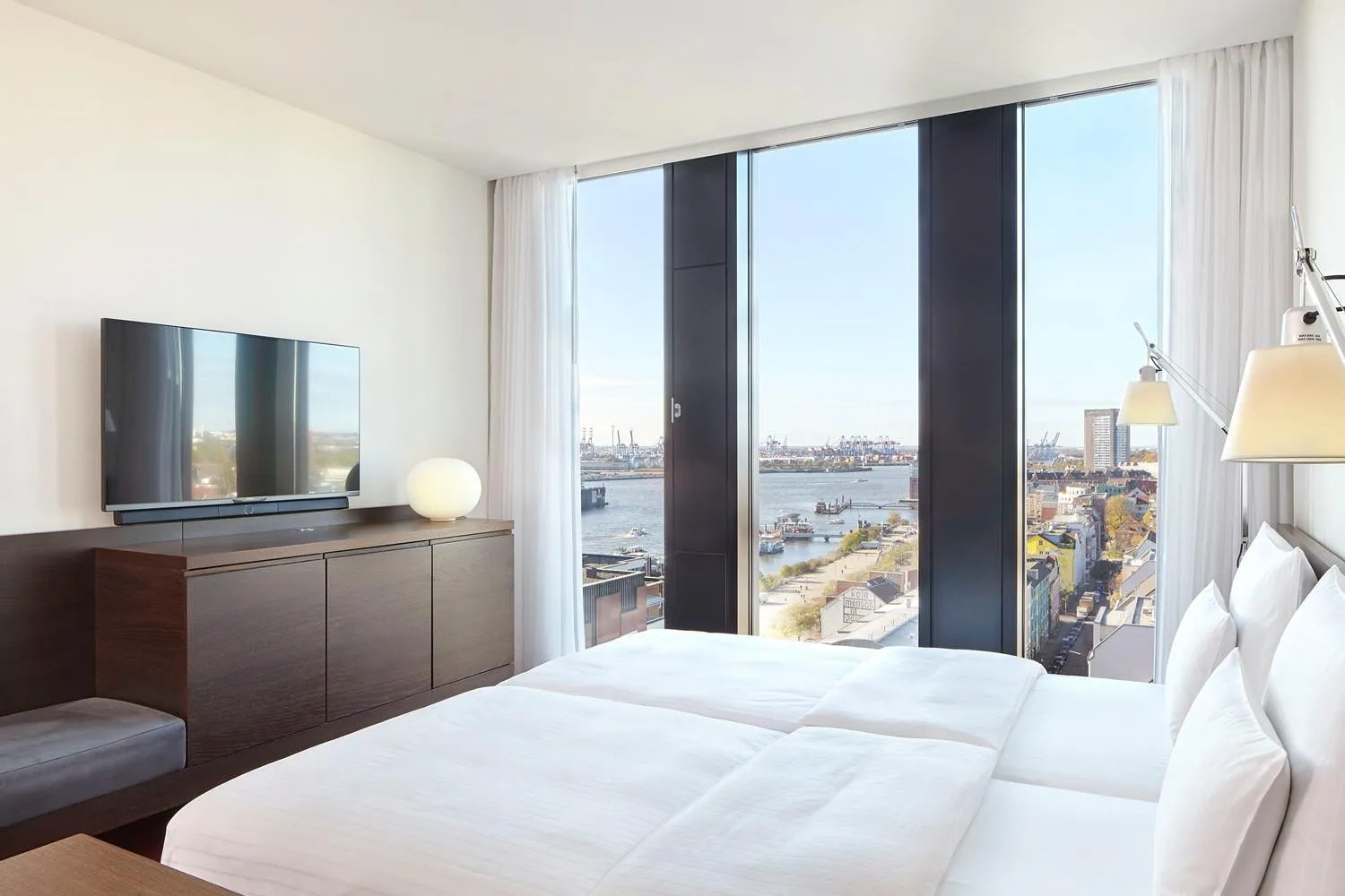 Bed in Empire Riverside Hotel