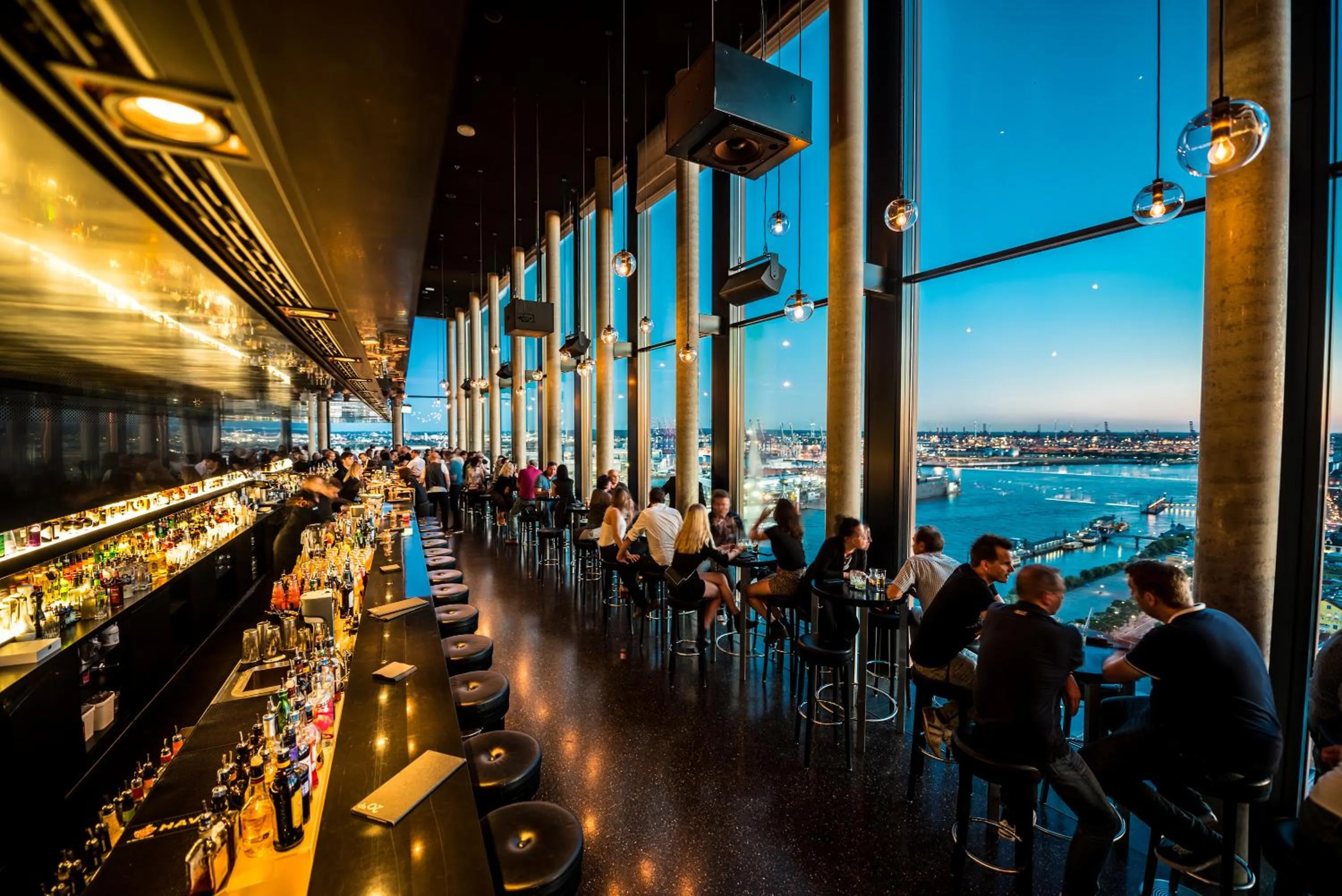 Restaurant/places to eat in Empire Riverside Hotel