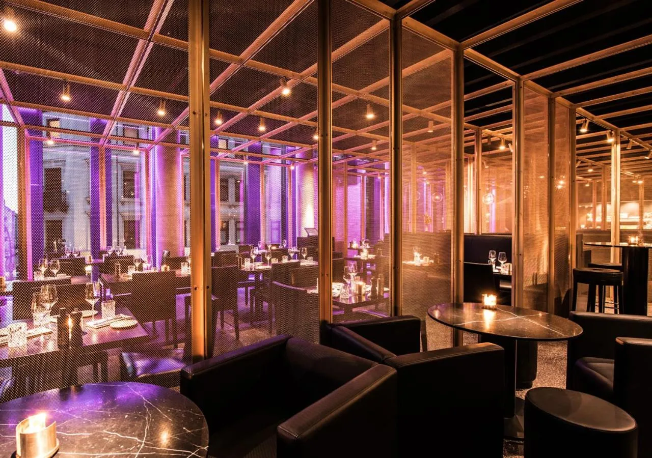 Restaurant/places to eat in Empire Riverside Hotel