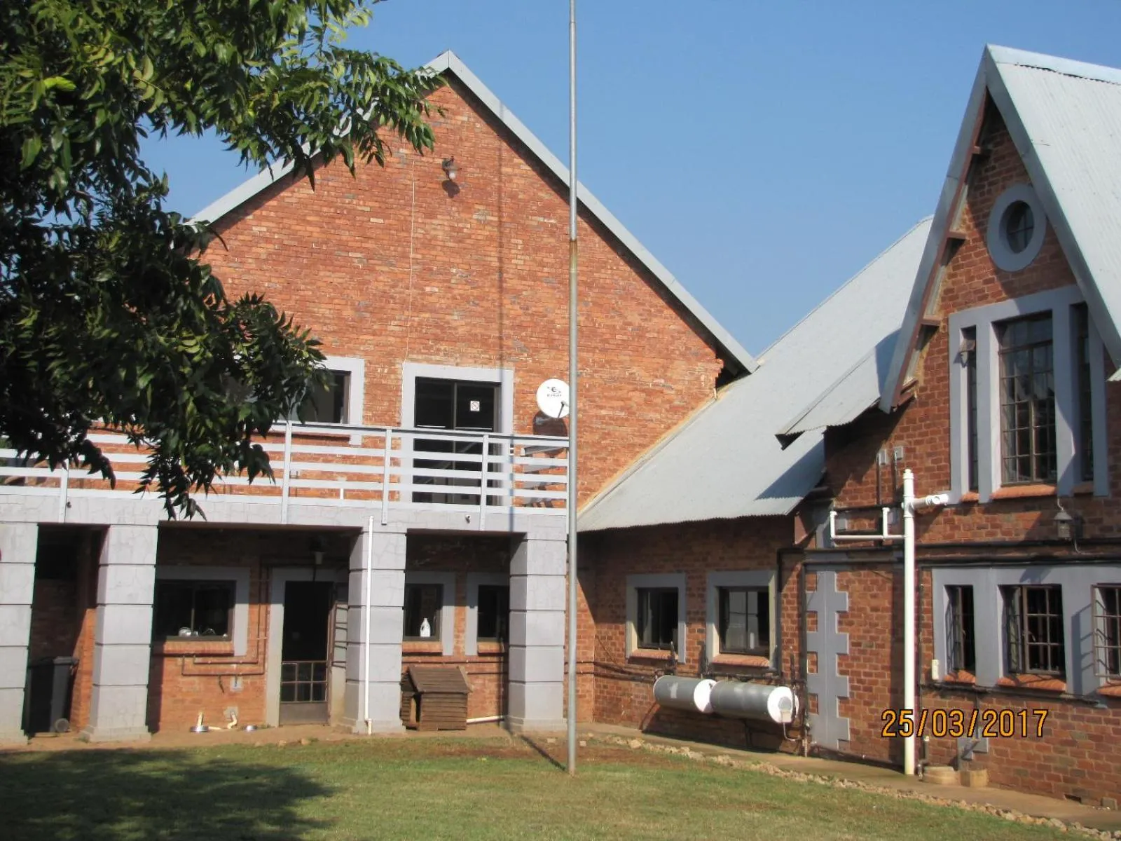 Property building in Millstream Inn guest house