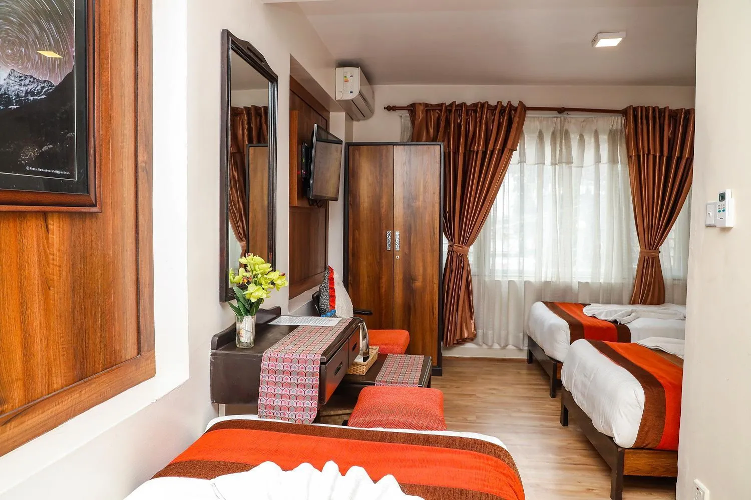 Photo of the whole room, Bed in Hotel Himalayan Oasis