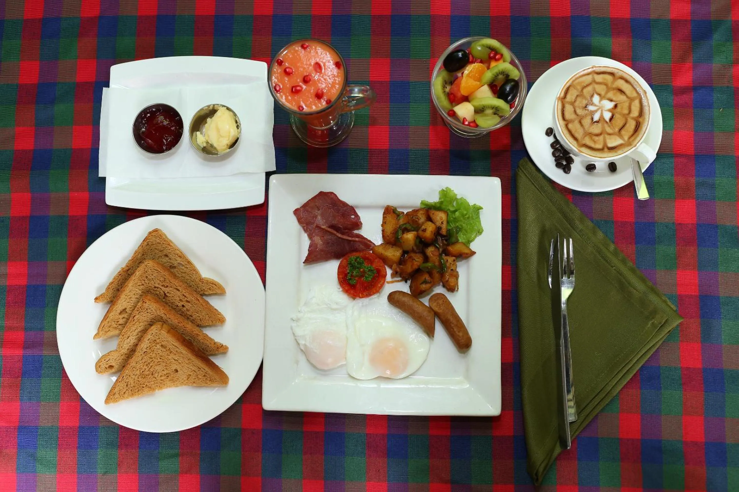 American breakfast in Hotel Himalayan Oasis