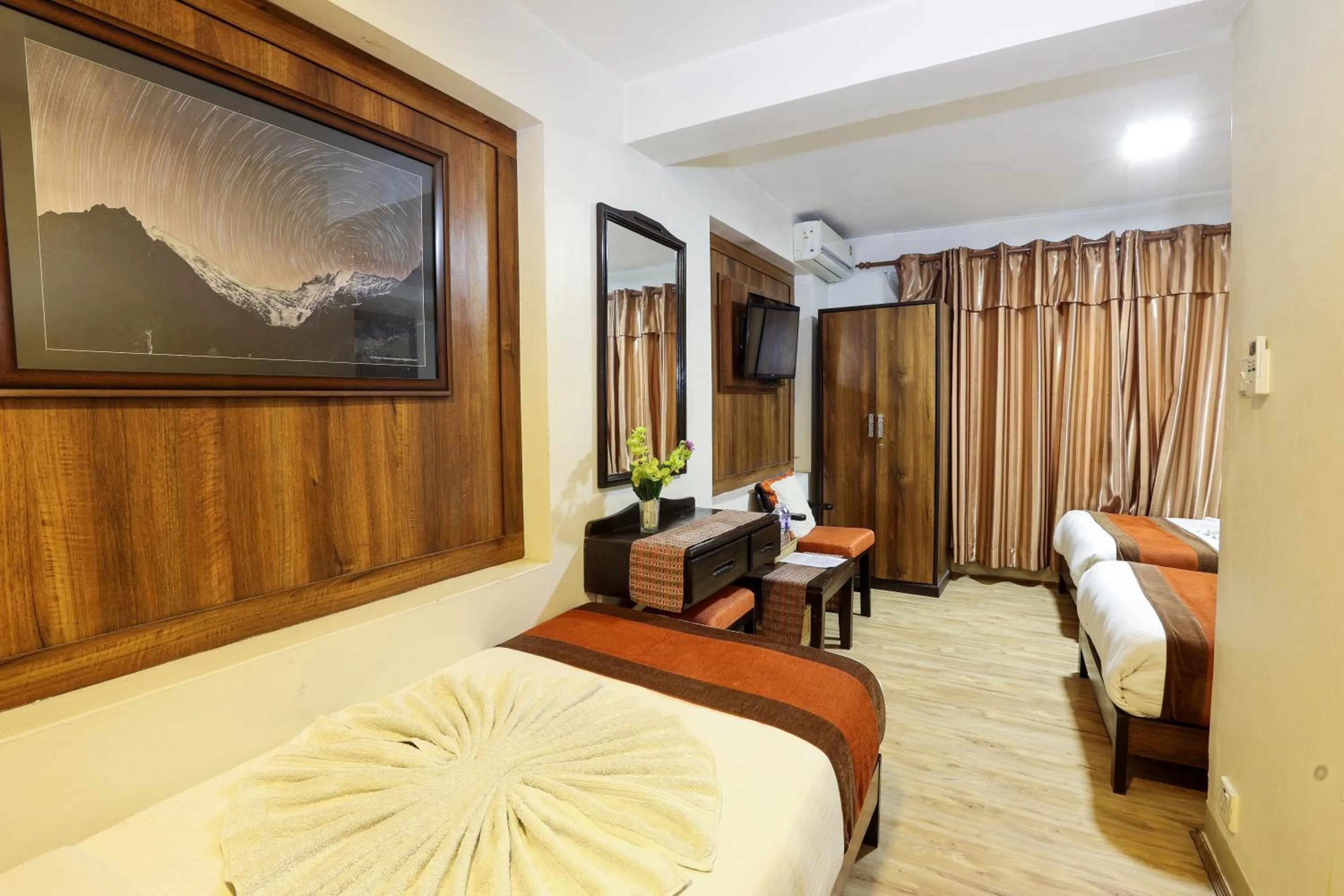 Bed in Hotel Himalayan Oasis