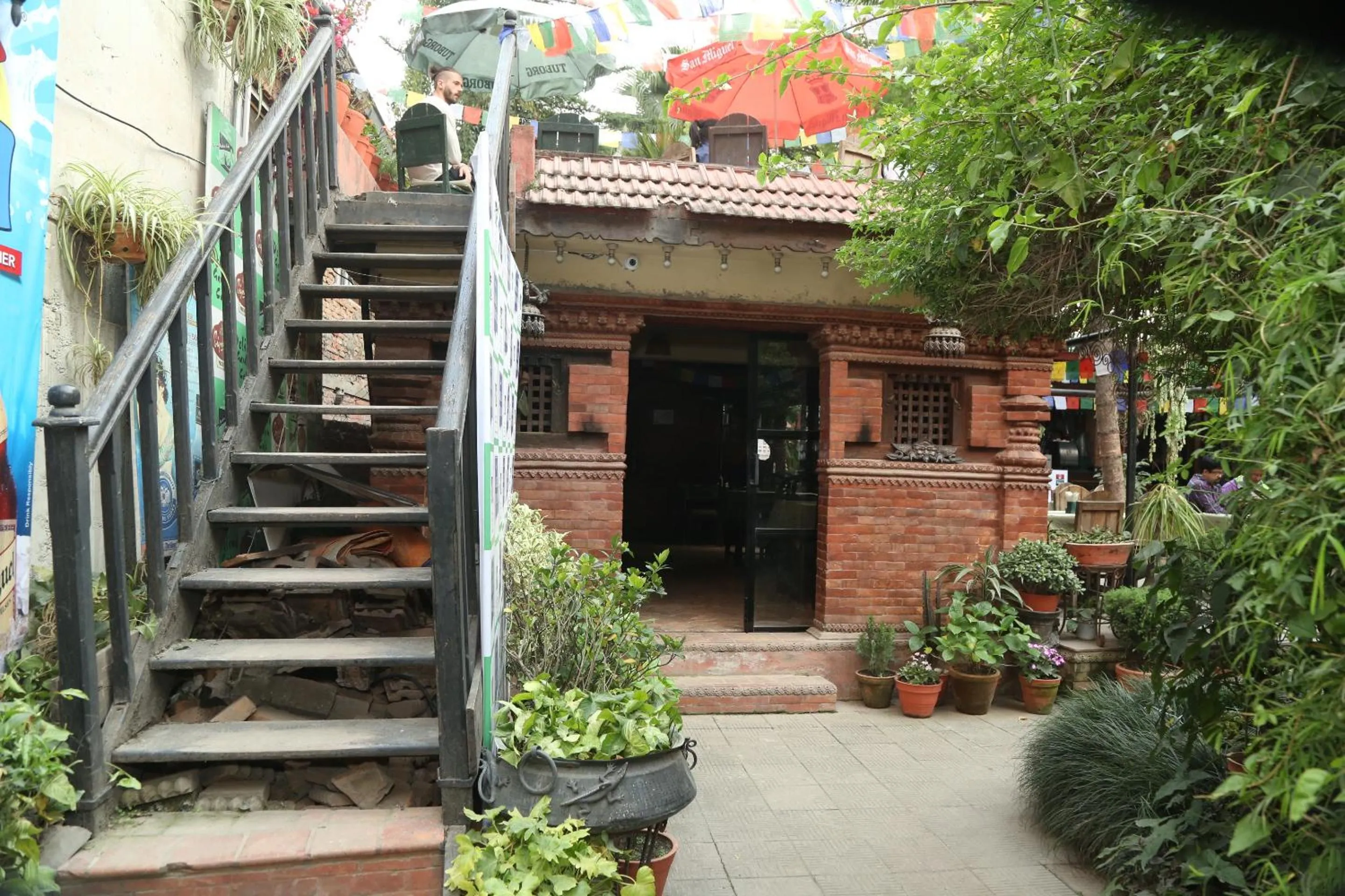 Restaurant/places to eat in Hotel Himalayan Oasis