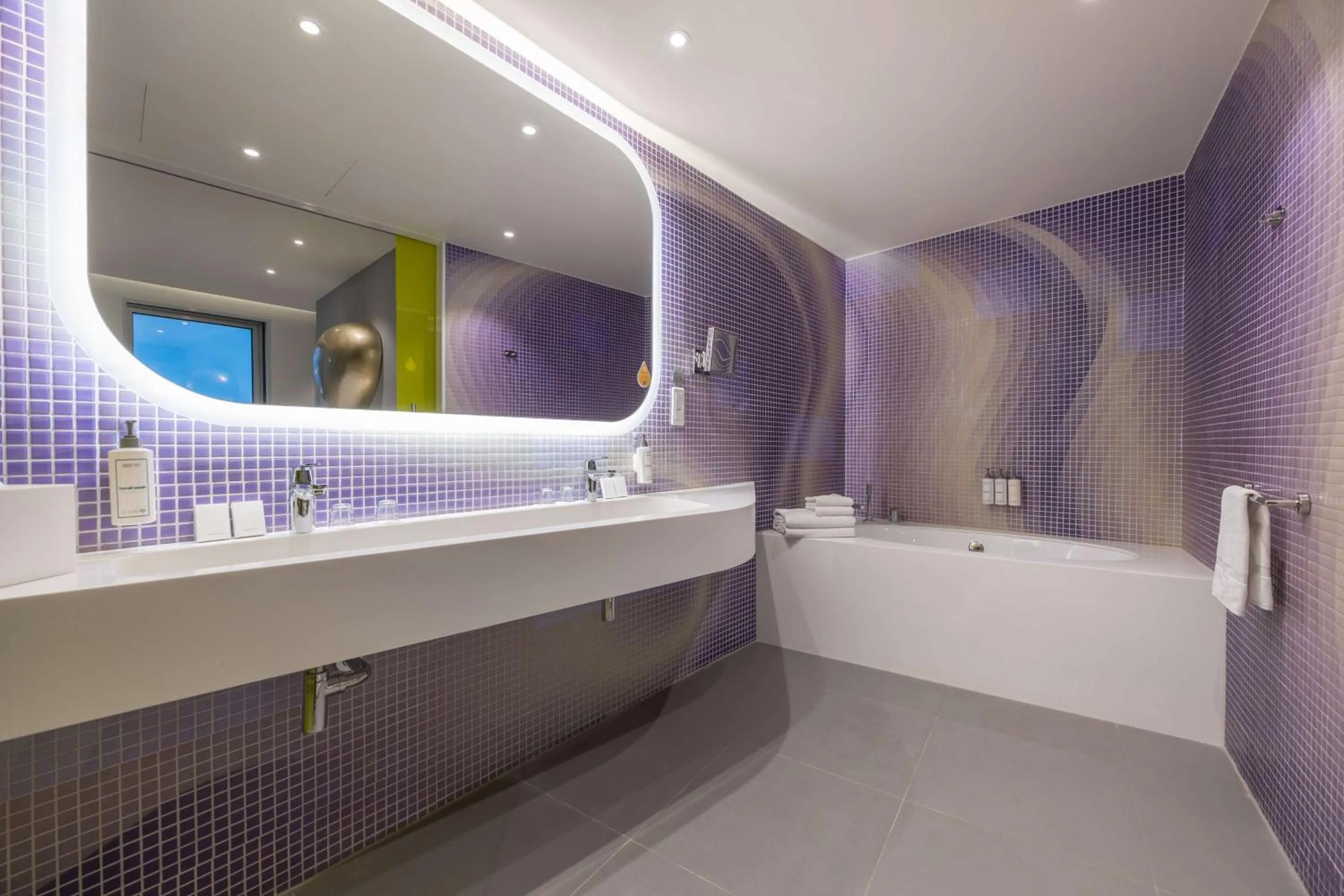 Bathroom in Park Inn by Radisson Amsterdam City West