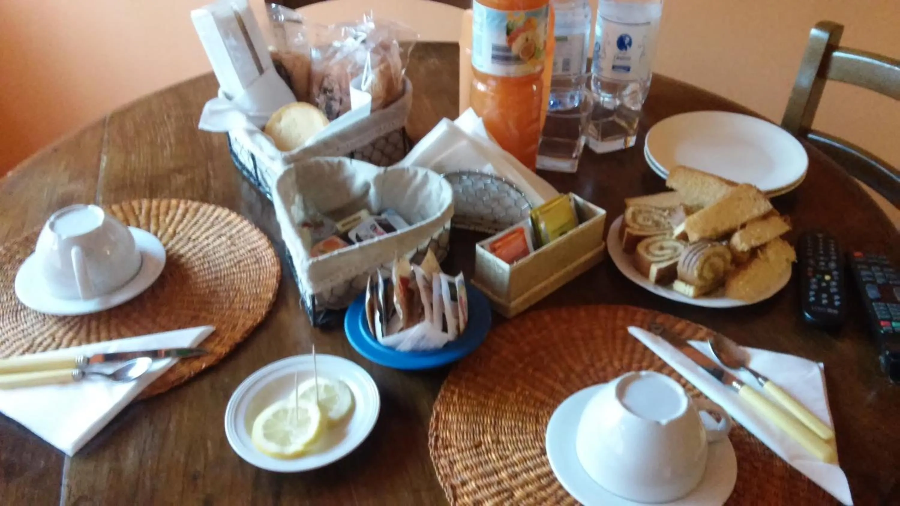 Coffee/tea facilities in Orange House