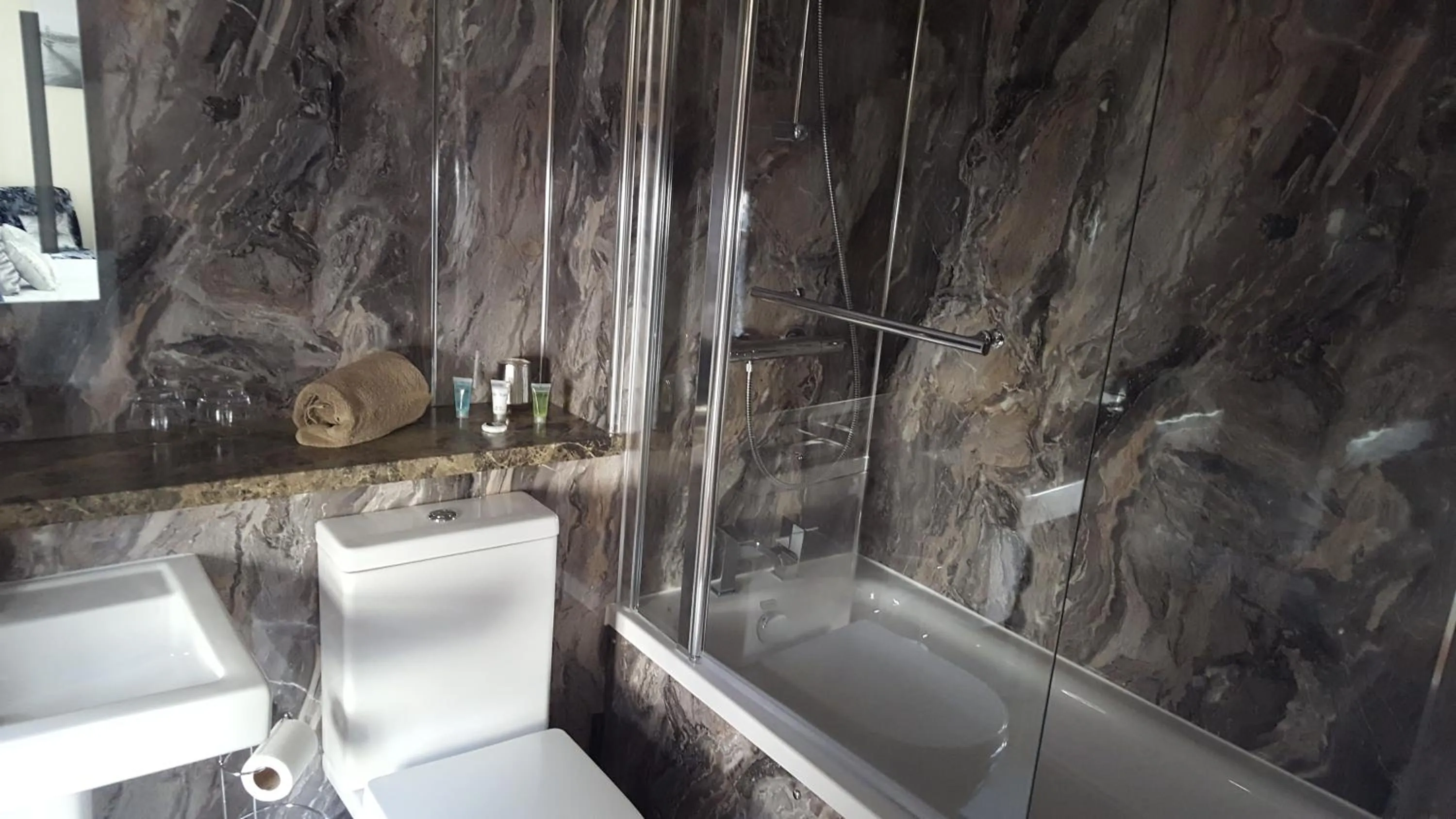 Bathroom in Star Inn Rooms