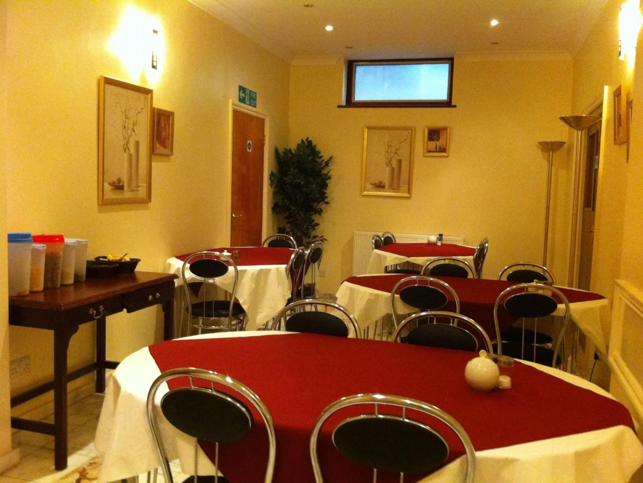 Restaurant/places to eat in City Inn Express Hotel