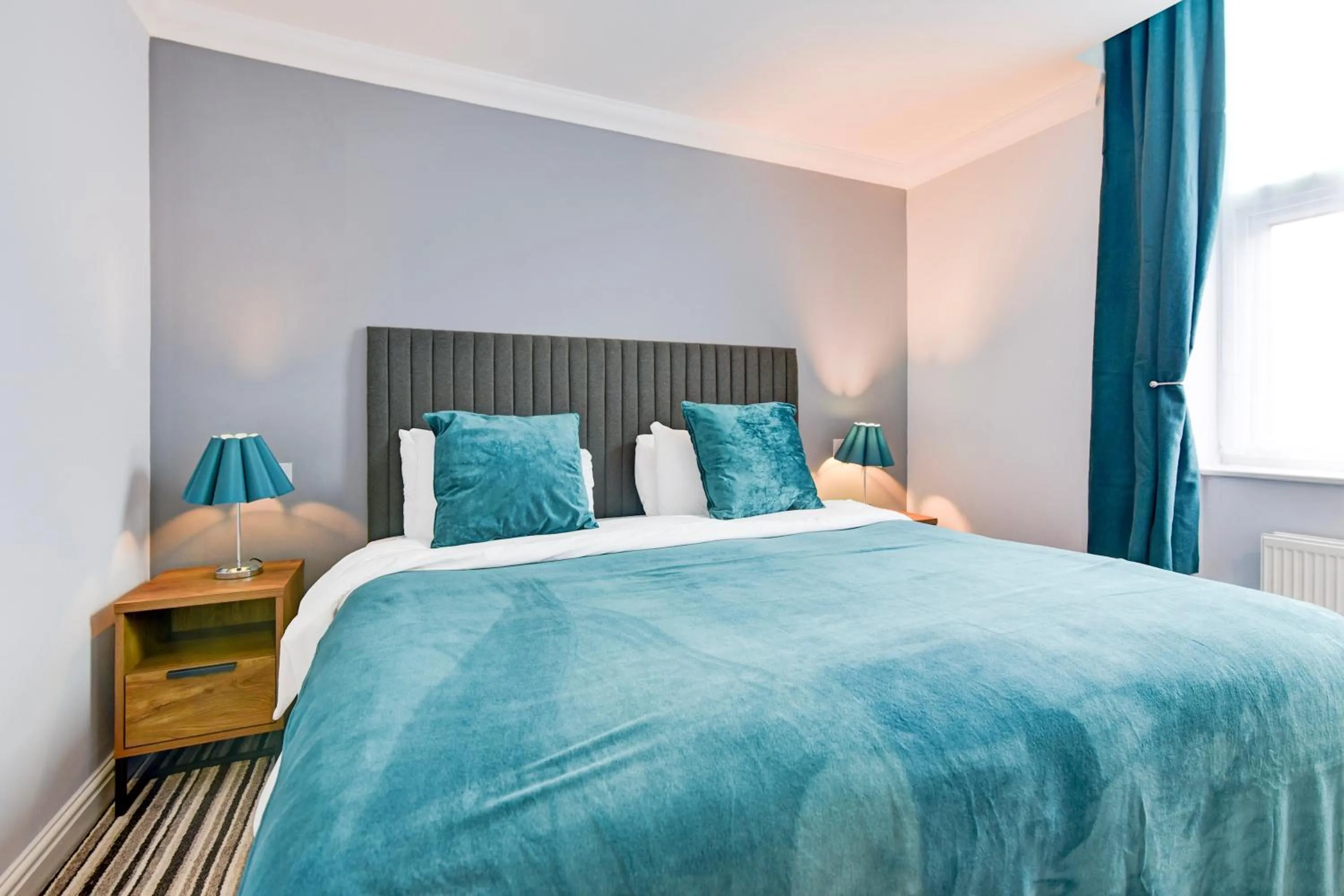 Bedroom, Bed in Aston Court Derby City Centre by Belvilla