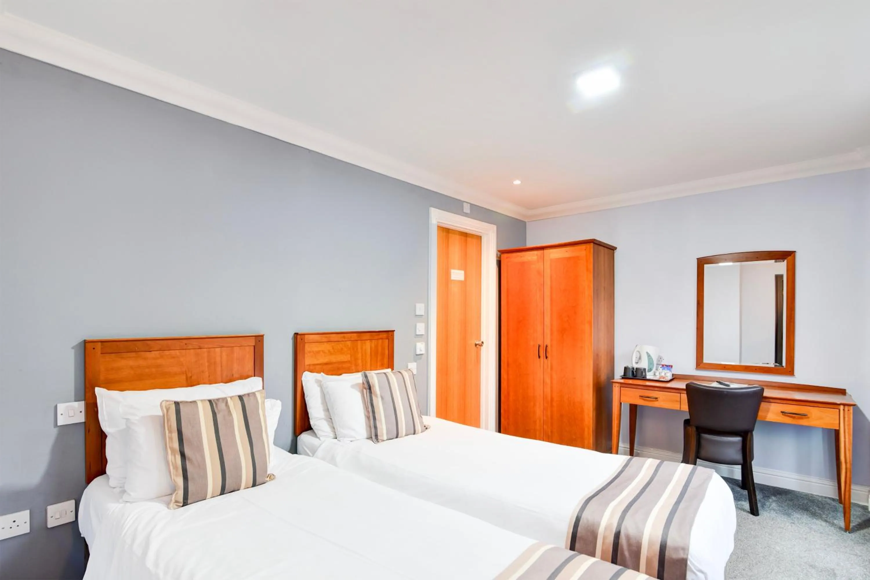 Bedroom, Bed in Aston Court Derby City Centre by Belvilla