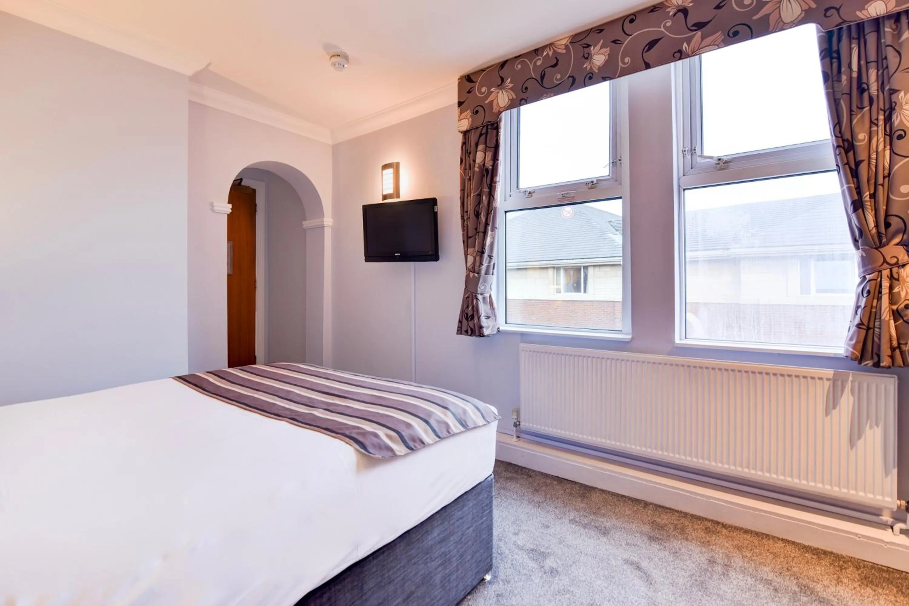 Bedroom, Bed in Aston Court Derby City Centre by Belvilla