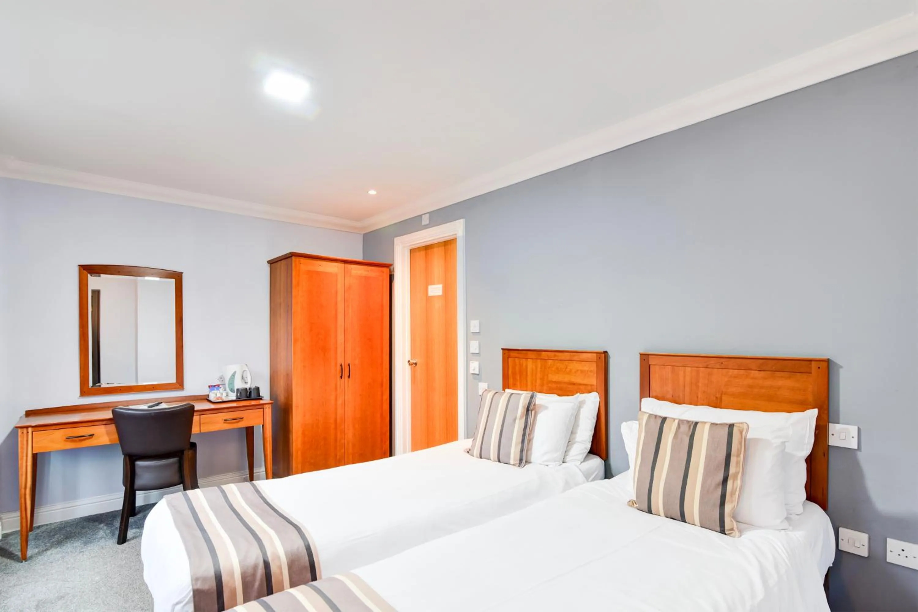 Bedroom, Bed in Aston Court Derby City Centre by Belvilla